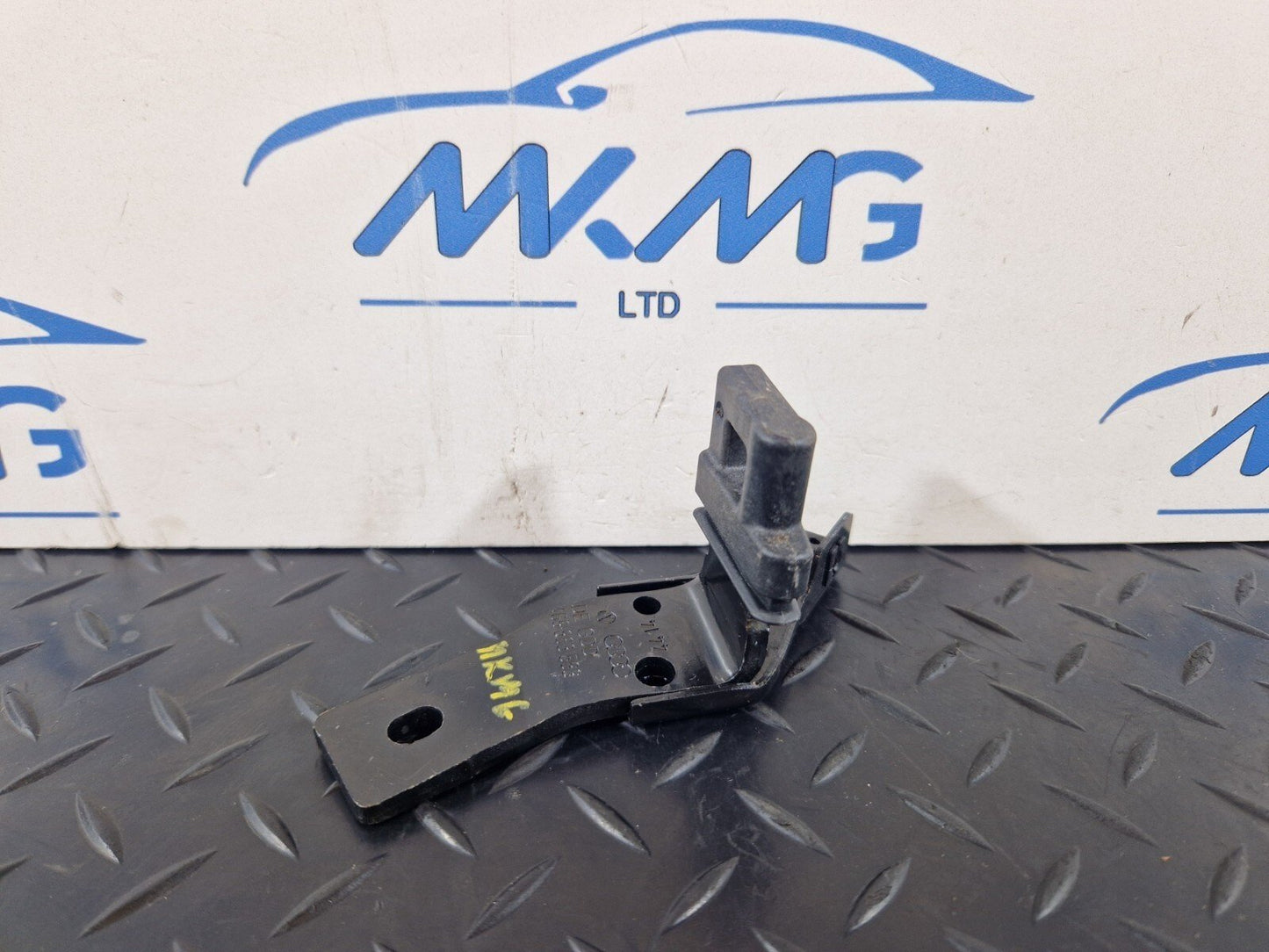 12-18 AUDI A6 C7 REAR LEFT N/S BOOT PARTITION BRACKET MOUNT 4G9863583