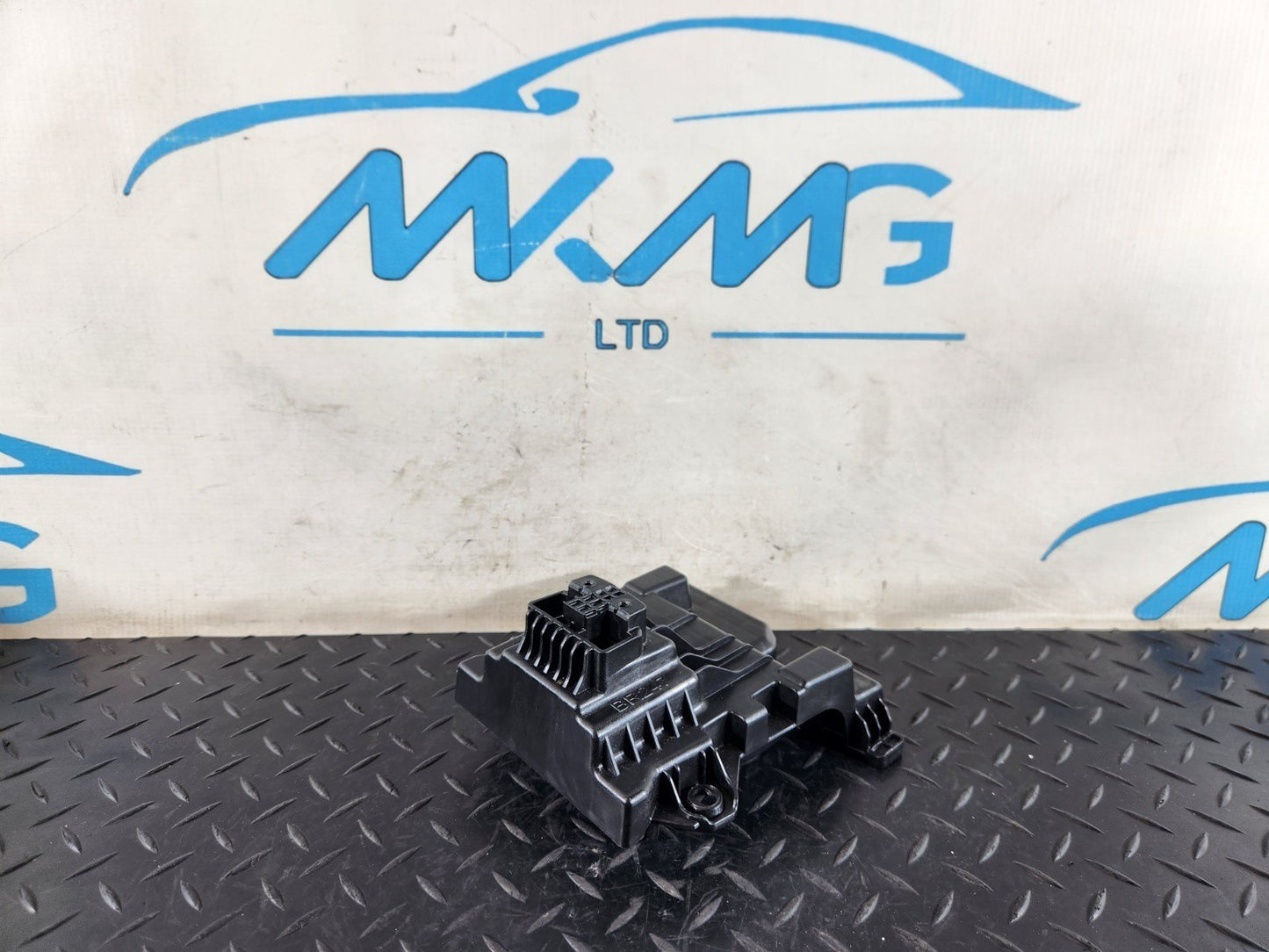 19-ON MERCEDES BENZ B CLASS W247 CENTRE CONSOLE BRACKET MOUNT A2476830400