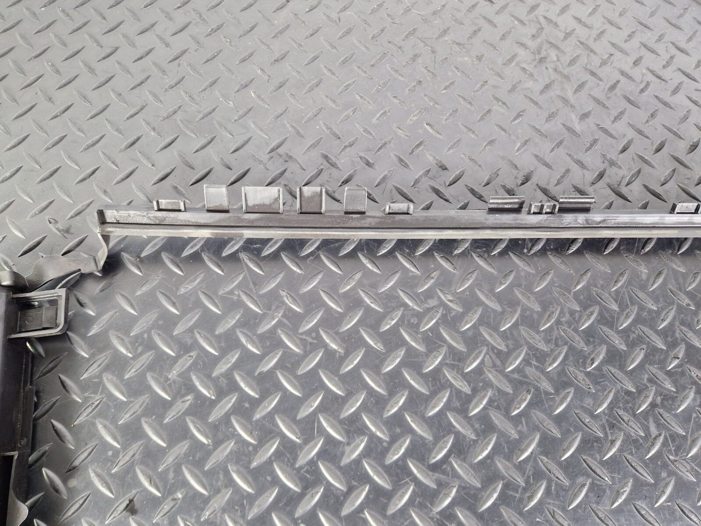 14-21 MERCEDES BENZ W205 FRONT AIR DUCT A2055050130