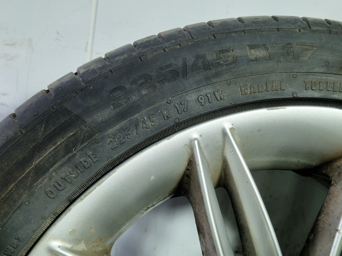 BMW 116i E87 Genuine 17" Alloy Wheel with Continental Tyre 225/45/17 5mm