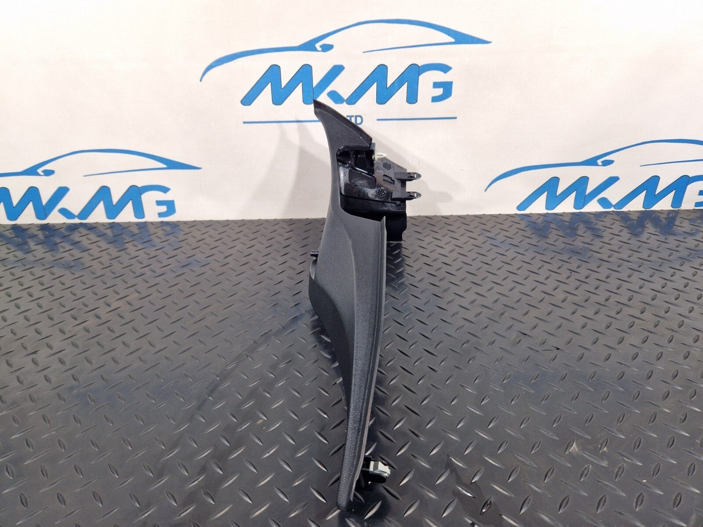 12-18 BMW 4 SERIES F36 M-SPORT REAR TAILGATE UPPER RIGHT SIDE COVERING 7337196