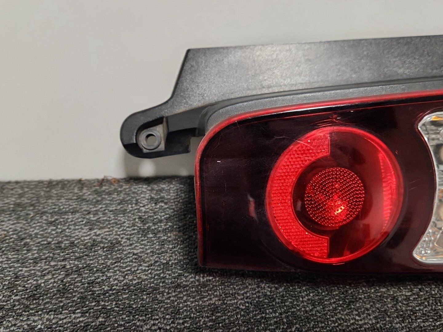 2016 Peugeot Partner B9 Genuine Rear Left N/S Tail Light 9680608080 9677205580