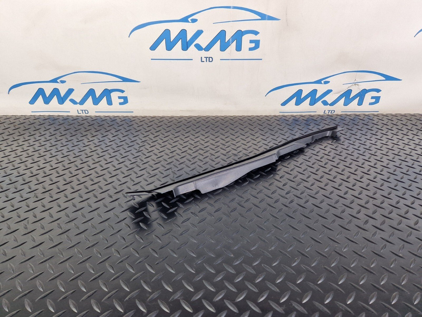 16-24 AUDI A5 F5 CONVERTIBLE RIGHT FENDER PROTECTION COVER 8W6820582E