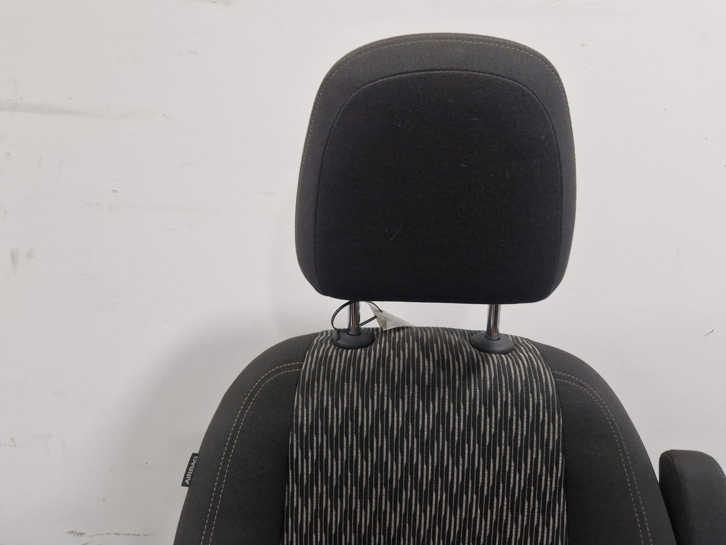 Vauxhall Mokka MK1 (G1U0) SUV Genuine Front Right O/S Driver Seat