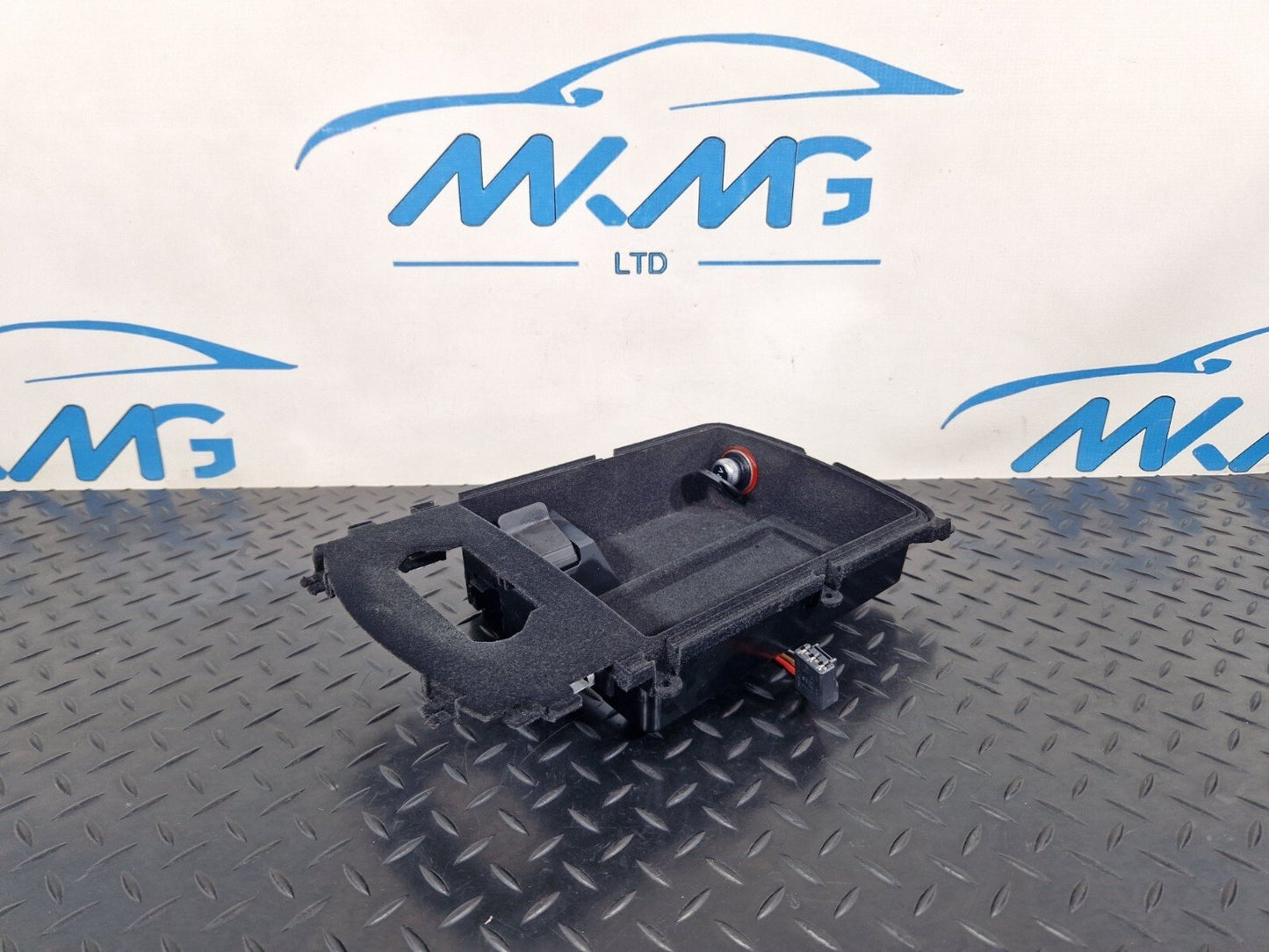 10-18 AUDI A7 4G S-LINE CENTRE CONSOLE STORAGE TRAY MEDIA INTERFACE 4G0864981C