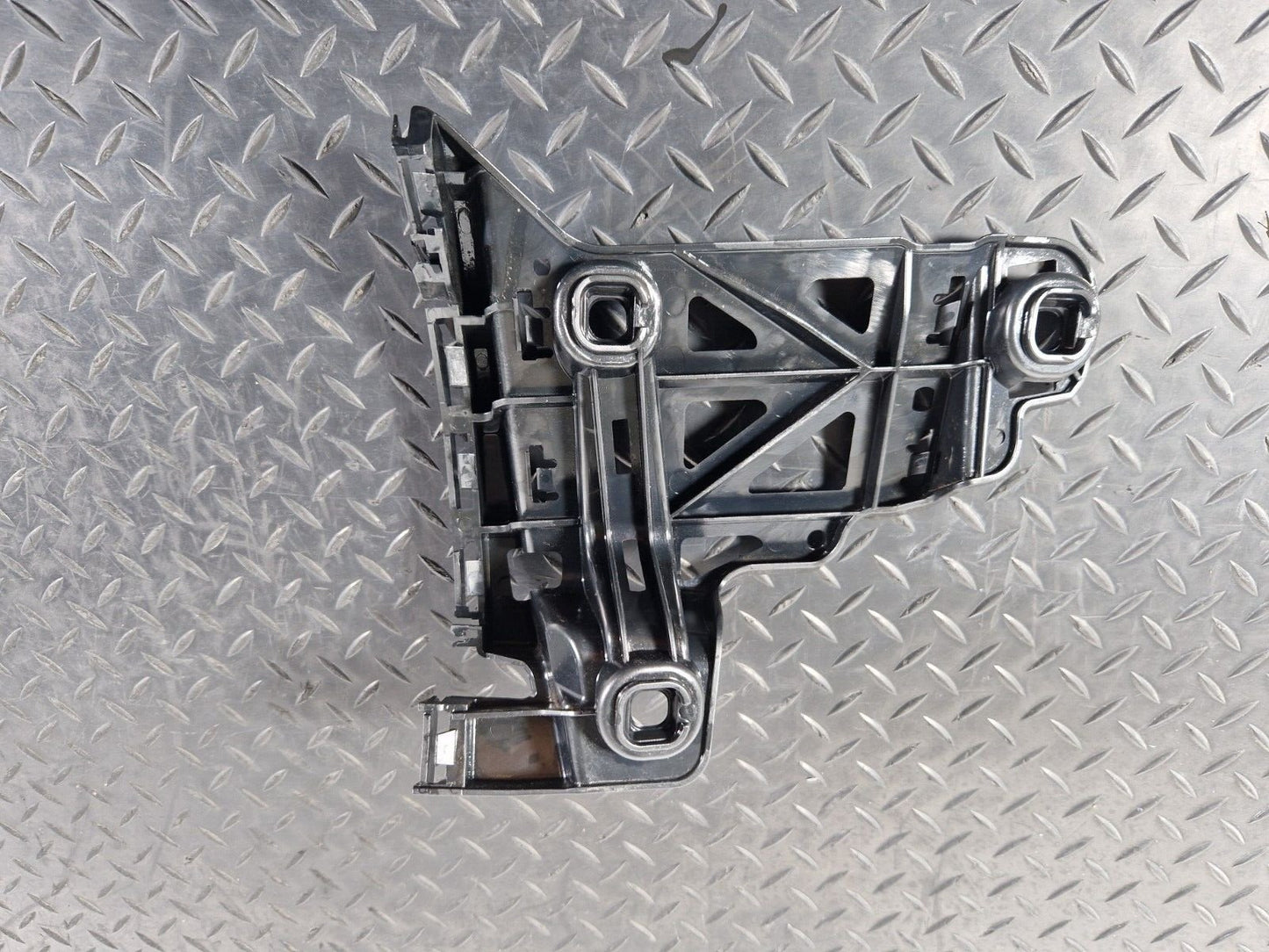 19-ON MERCEDES BENZ B CLASS W247 GENUINE REAR BUMPER BRACKET LEFT A2478851800