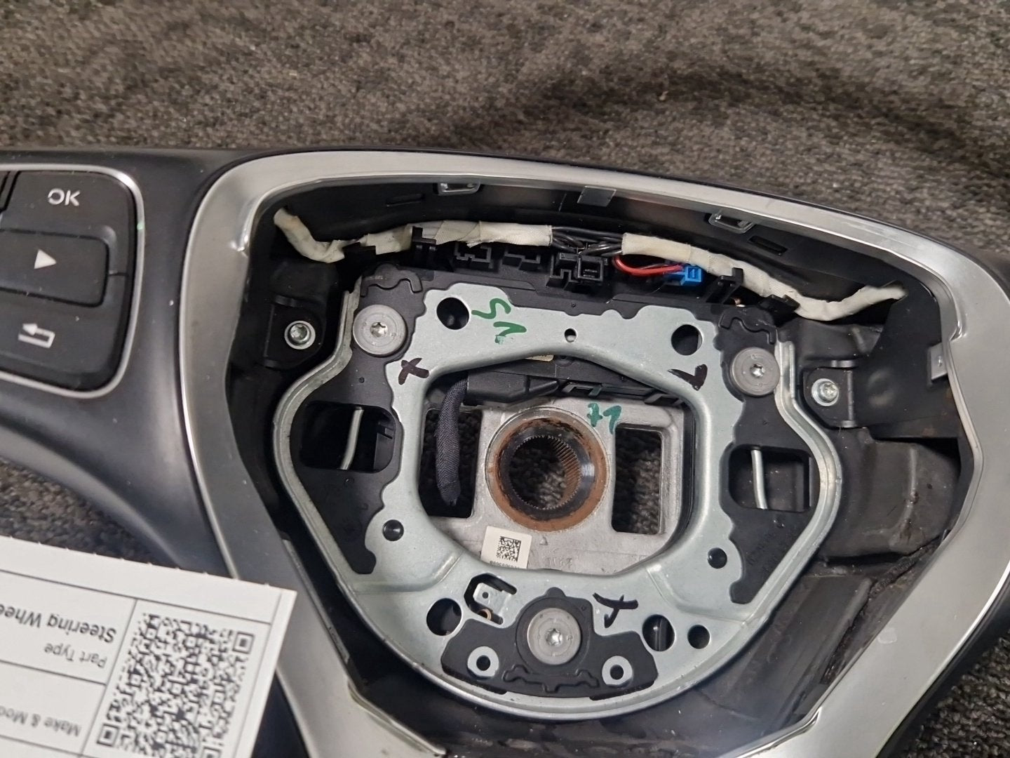 Mercedes-Benz Vito W447 Genuine Steering Wheel A0004608303