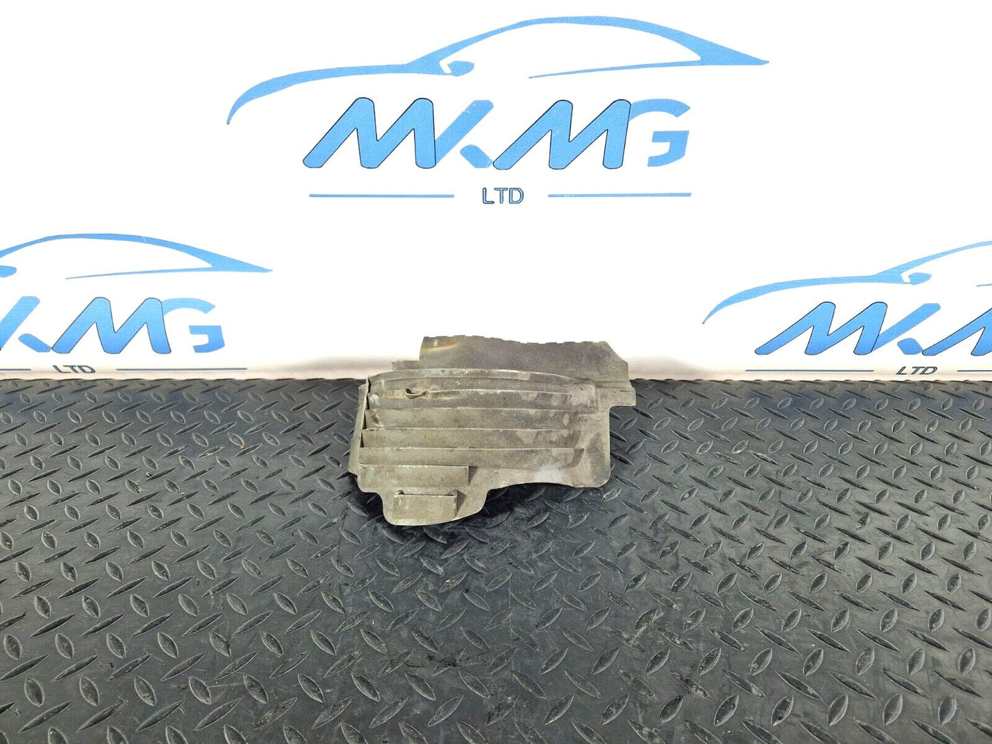 15-18 AUDI A7 4G OEM REAR RIGHT SPRING RUBBER COVER GUARD 8R0511540C