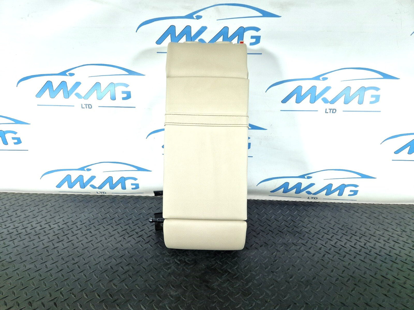 14-21 MERCEDES BENZ W205 OEM REAR CENTER MIDDLE SEAT LEATHER ARM REST