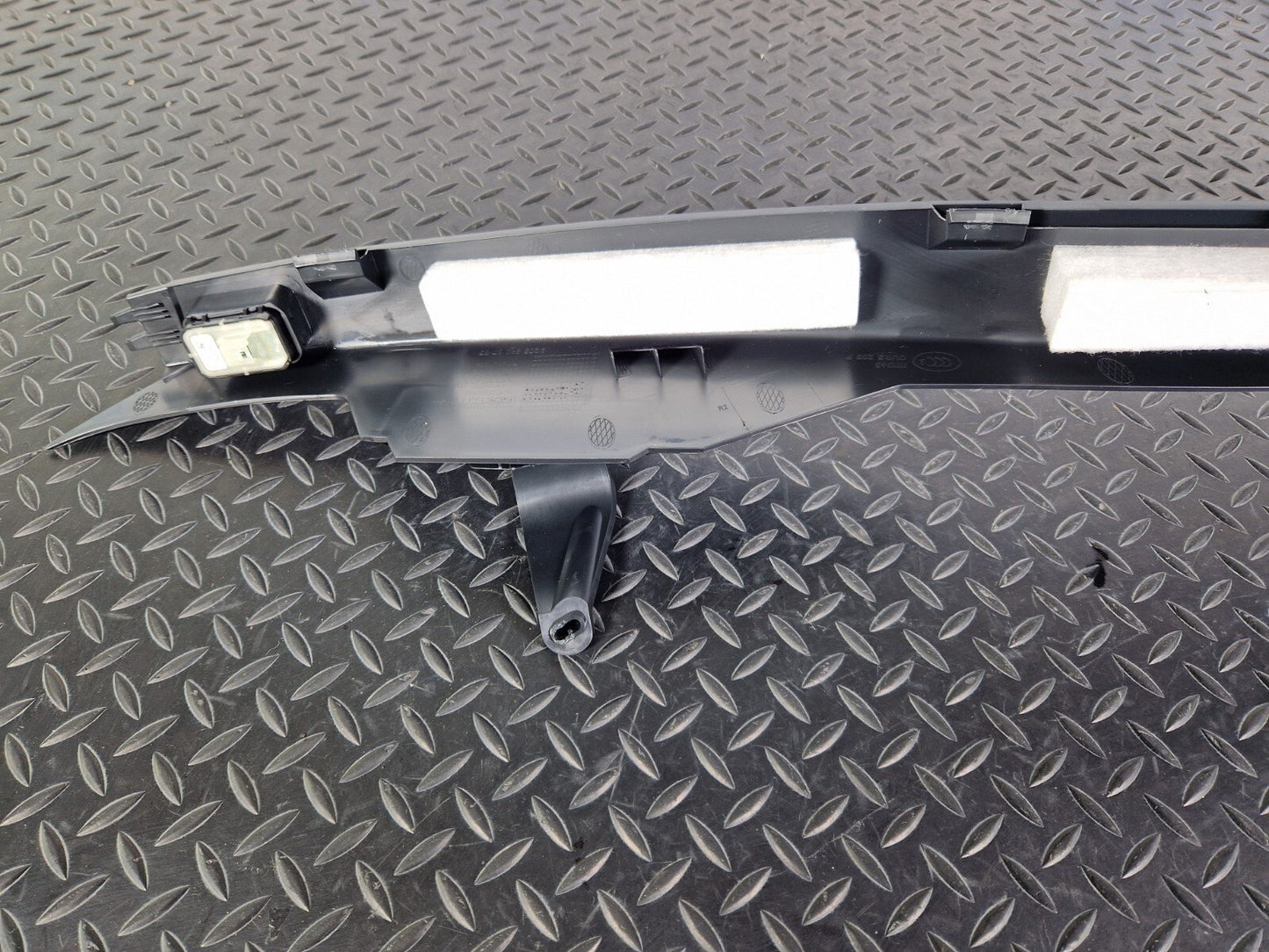 14-21 MERCEDES BENZ C200d W205 REAR RIGHT INNER ARCH TRIM A2056903705