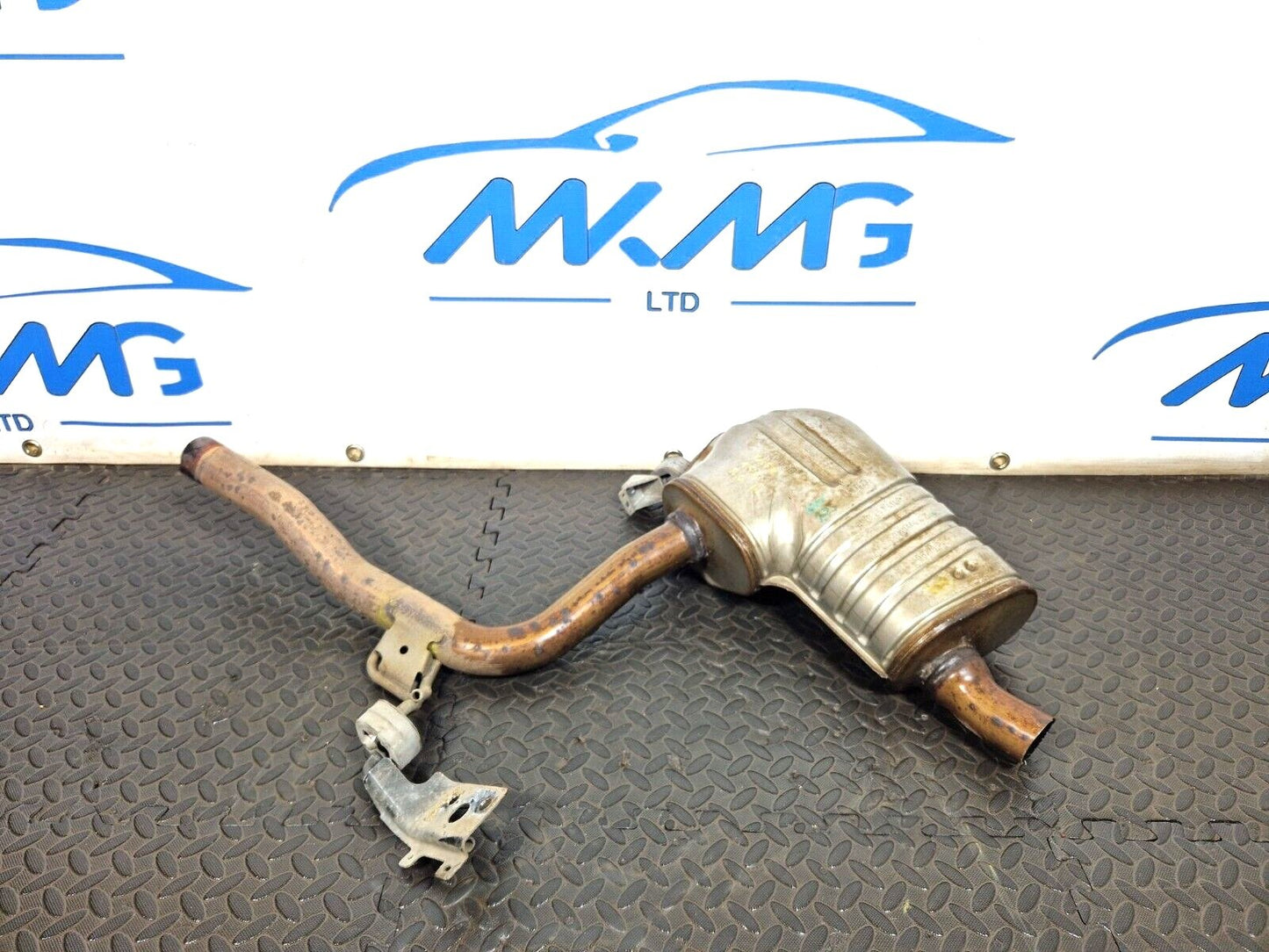 16-19 AUDI A4 B9 GENUINE EXHAUST BACKBOX SILENCER 8W0253411P