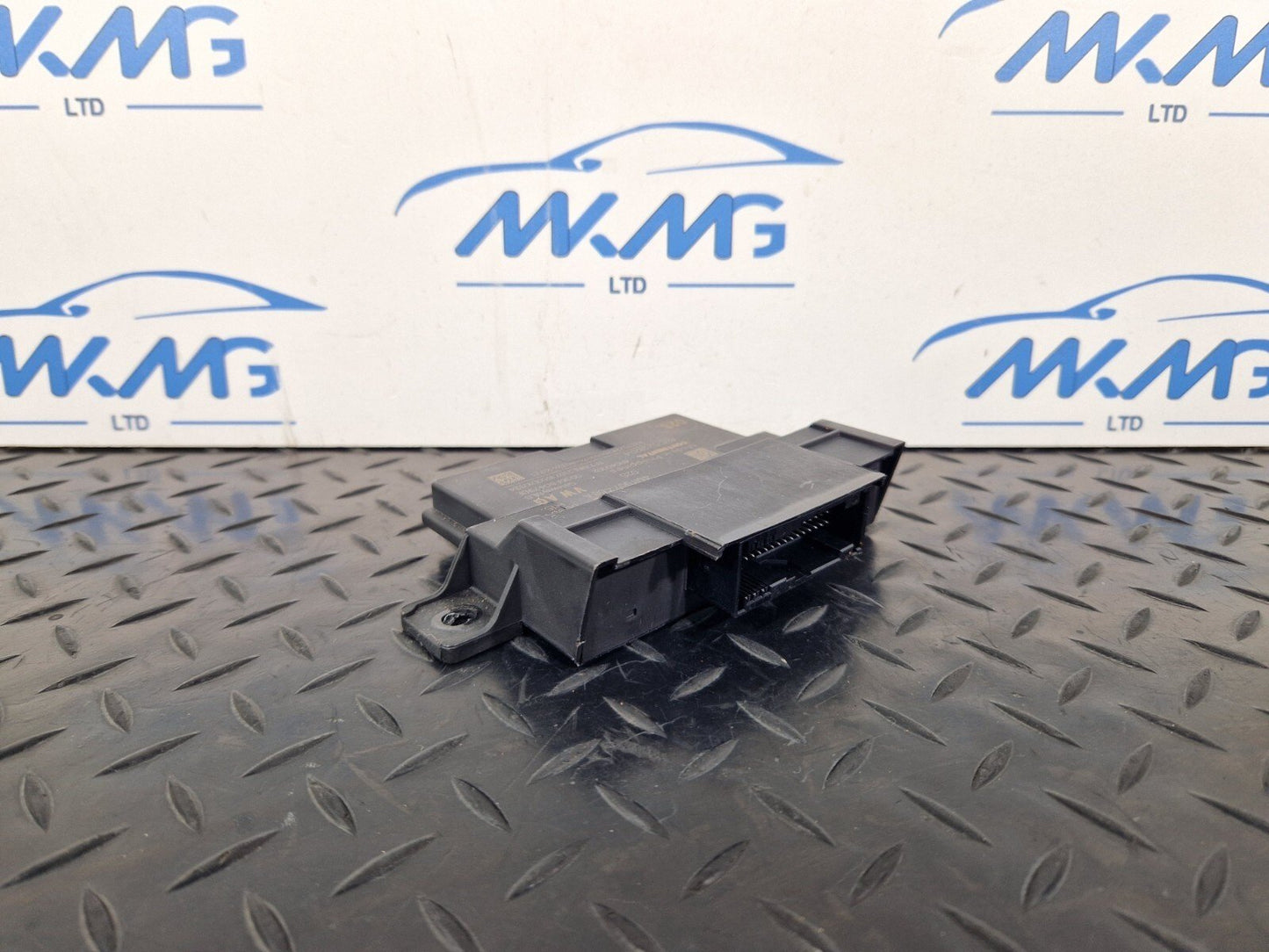 16-19 AUDI A4 AVANT B9 S-LINE GENUINE GATEWAY MODULE 4M1907468C