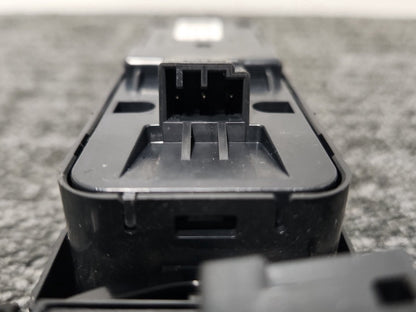 Volvo V40 MK3 (525) Hatchback Front Right O/S Window Control Switch 31376495