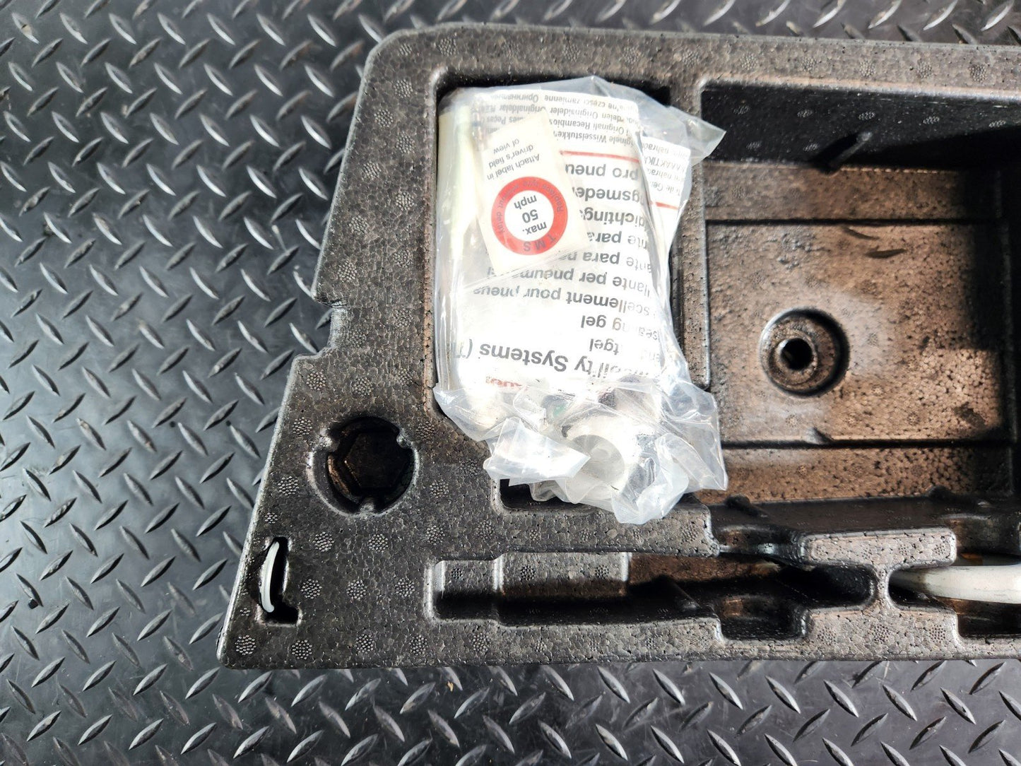 10-18 VW TOUAREG 7P OEM BOOT TOOL STORAGE FOAM BOX 7P6012112D