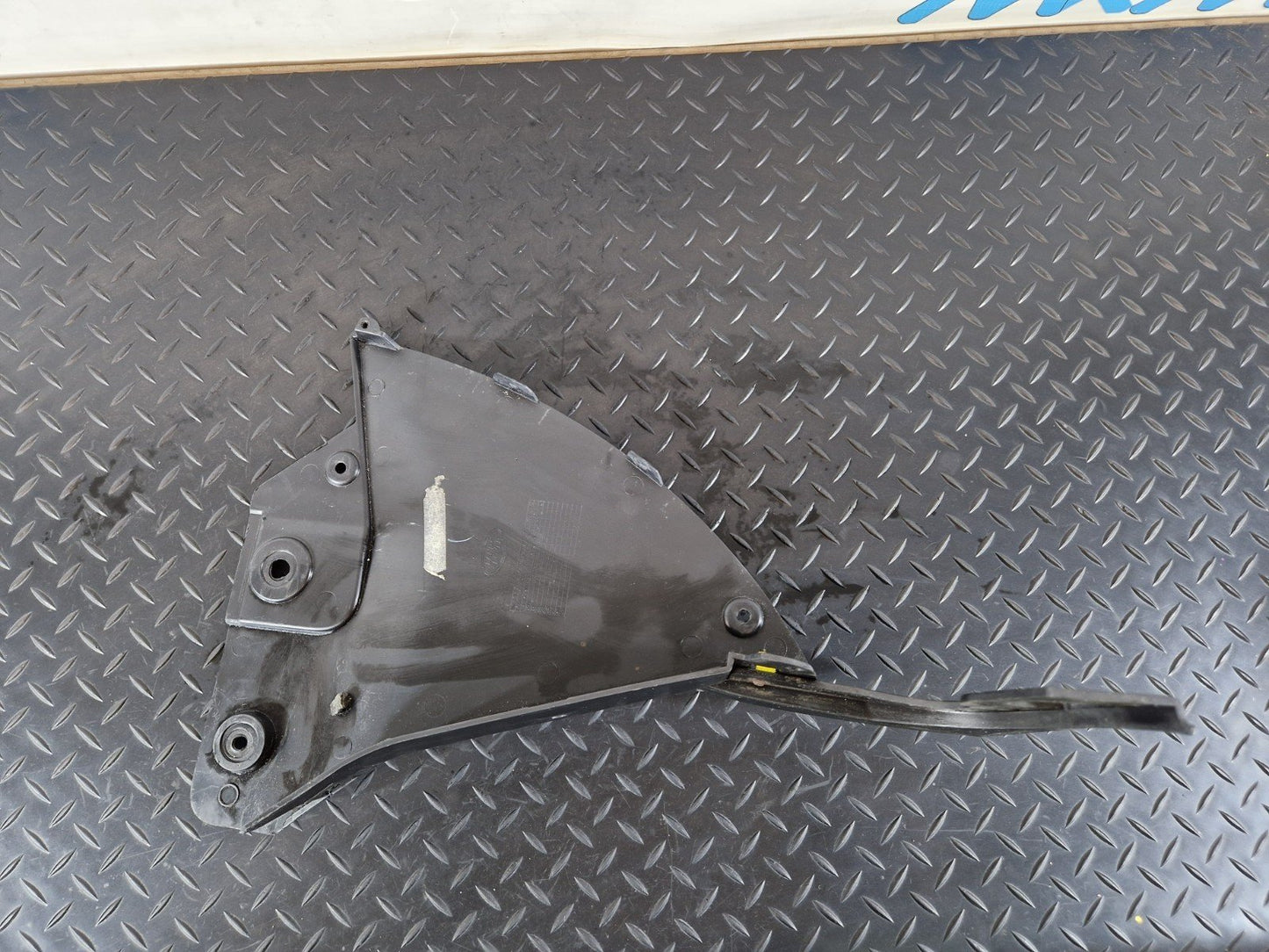 14-19 LAND ROVER L550 OEM FRONT DRIVER SIDE O/S/F BOTTOM BUMPER COVER K8D22D208