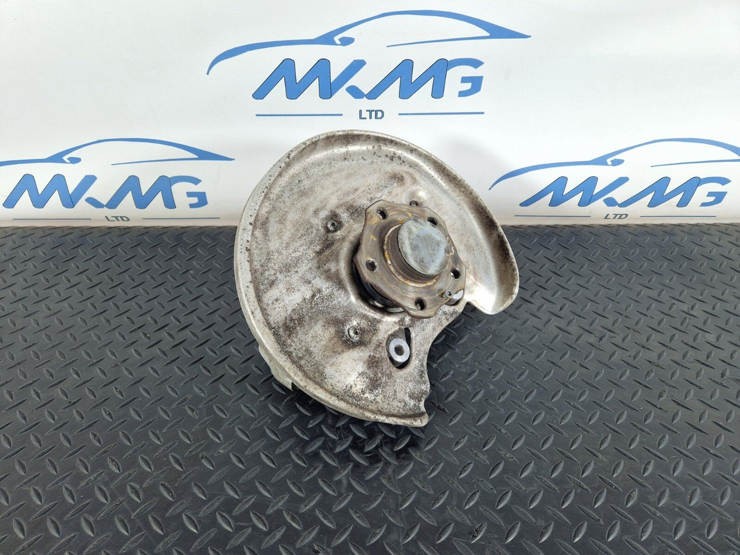 16-19 AUDI A4 AVANT B9 S-LINE REAR RIGHT O/S WHEEL HUB & BEARING 8W0615612