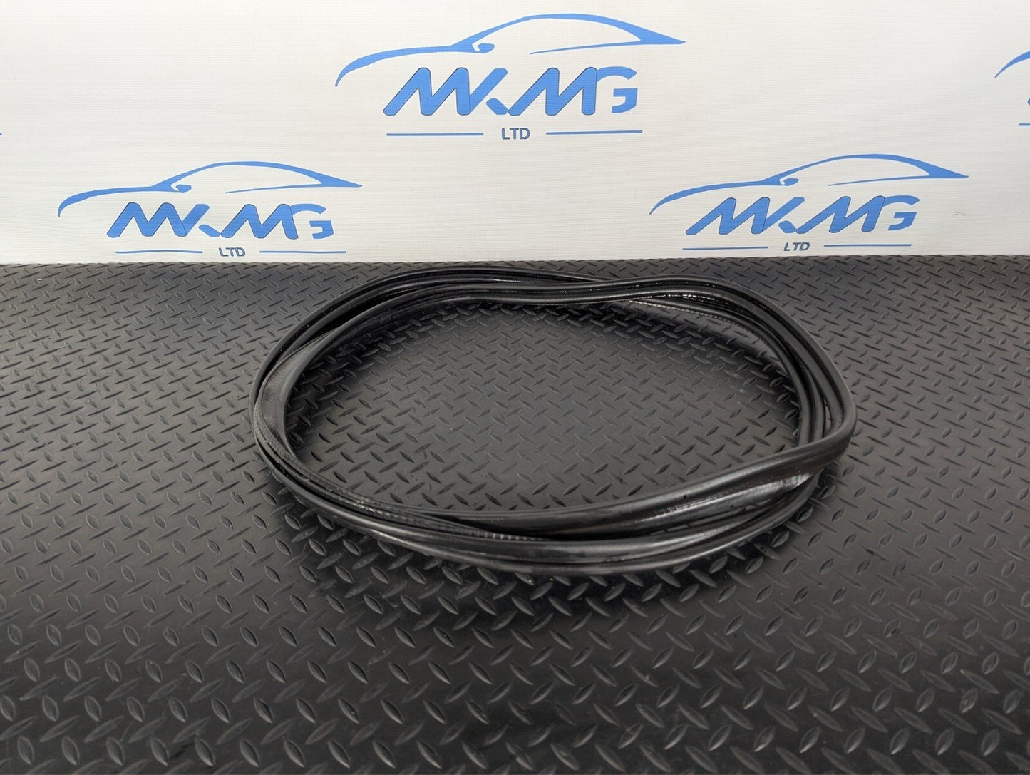 16-19 AUDI A4 B9 SALOON GENUINE OEM TAILGATE BOOT RUBBER SEAL 8W5827705D