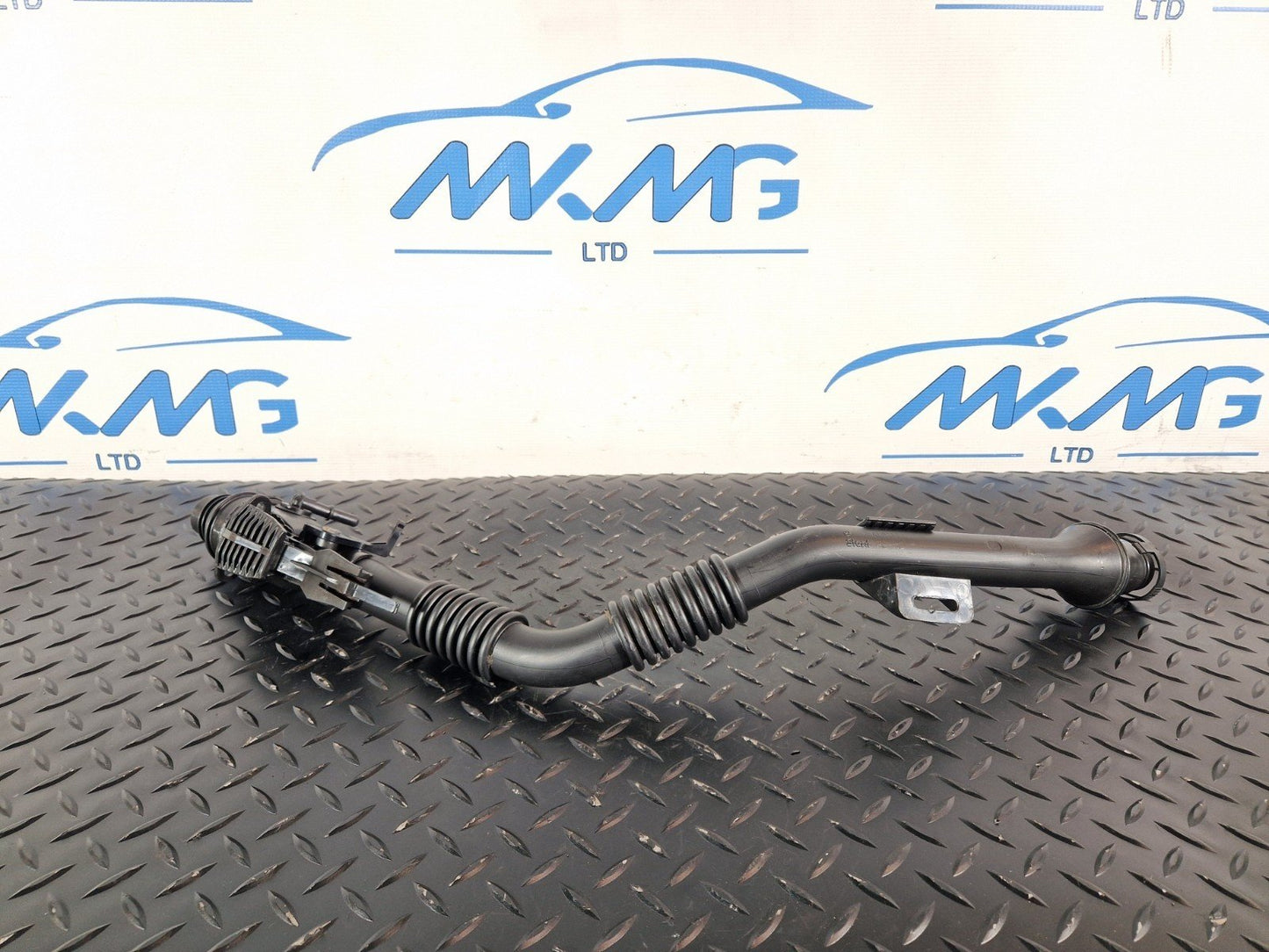 11-19 MERCEDES BENZ ML W166 ADBLUE FILLER PIPE NECK A1664701720