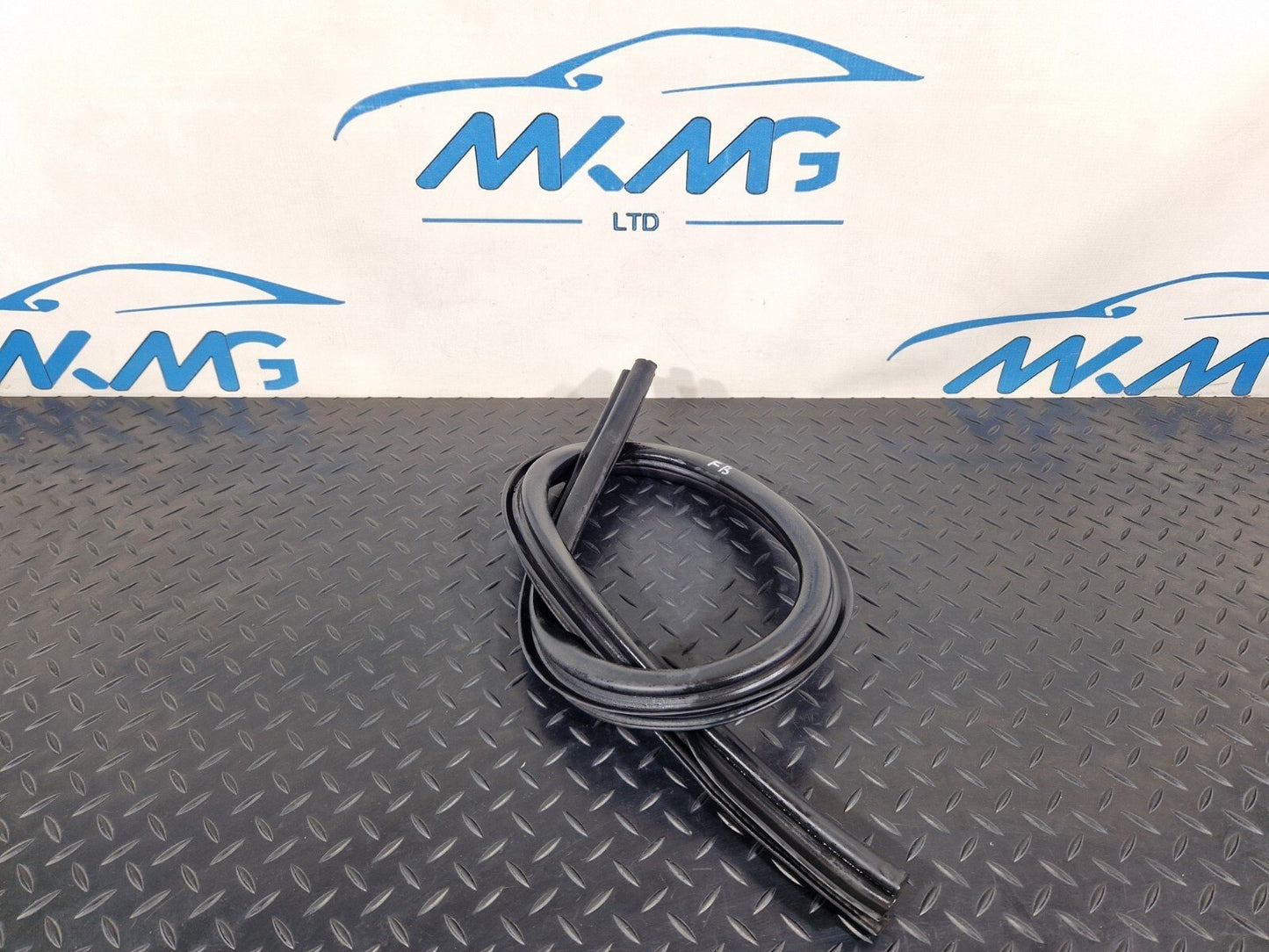 10-18 AUDI A7 4G S-LINE GENUINE ENGINE BAY BONNET RUBBER WEATHER SEAL 4G8823723A
