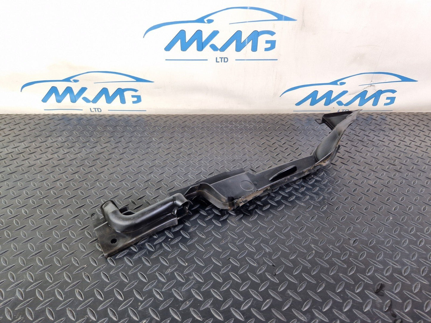 16-19 AUDI A4 B9 S-LINE GENUINE RIGHT DRIVER SIDE WING RUBBER SEAL 8W0821170