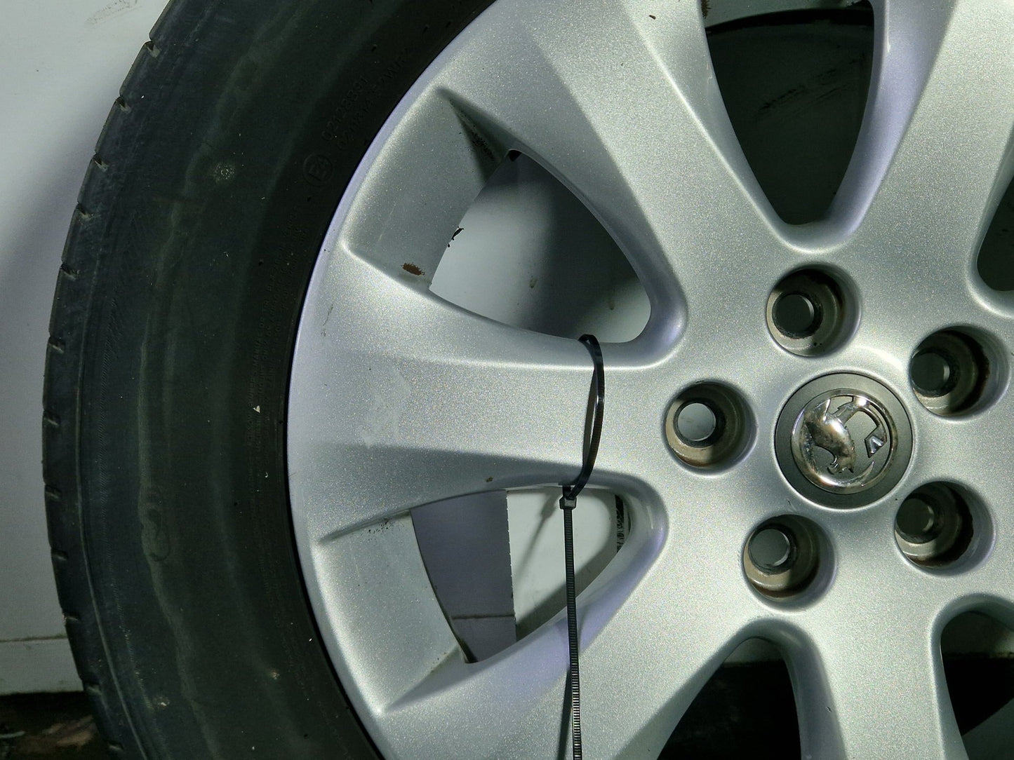 Vauxhall Astra MK6 (J) (A3400) 16" Alloy Wheel with Tyre 215/60/16 ~4mm 13376018