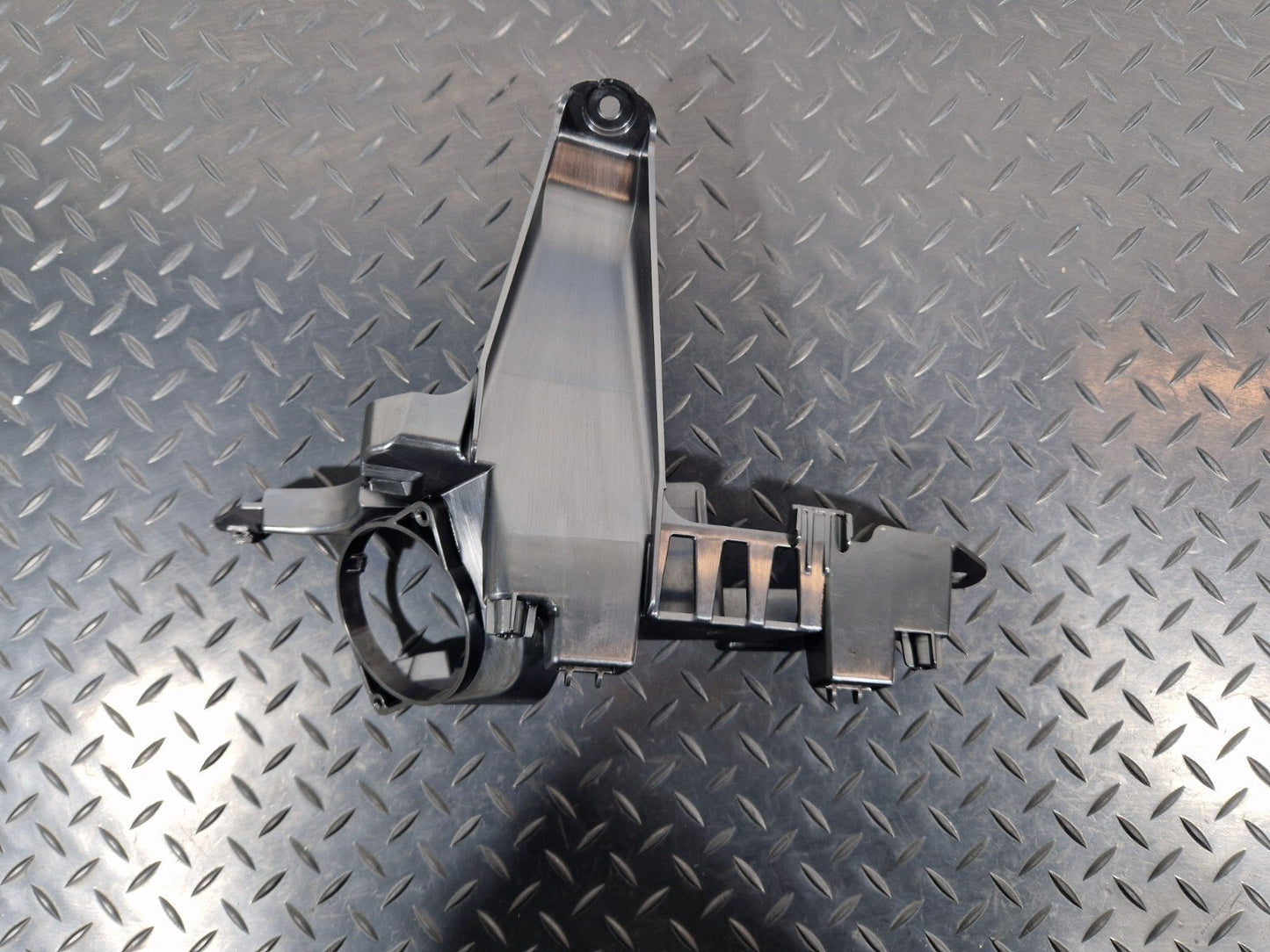 16-23 AUDI A5 F5 SPORTBACK S-LINE LEFT D-PILLAR TRIM BRACKET 8W8867729A