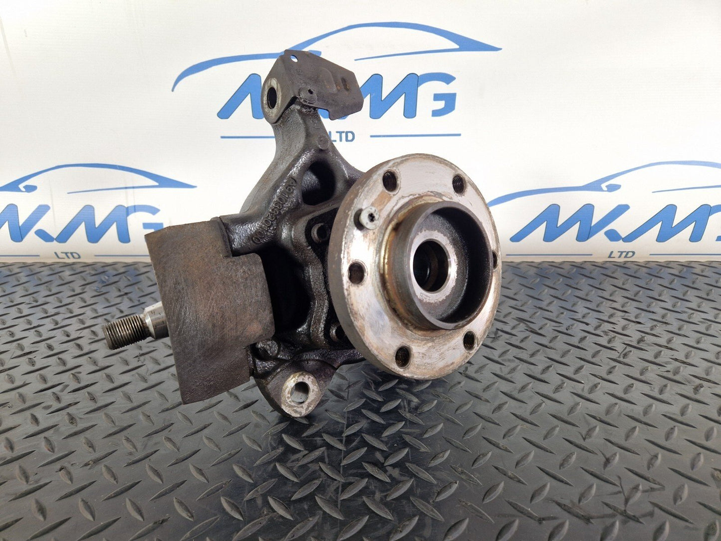 18-ON MERCEDES BENZ SPRINTER W910 2.2 CDI OEM FRONT RIGHT WHEEL HUB A9103320100