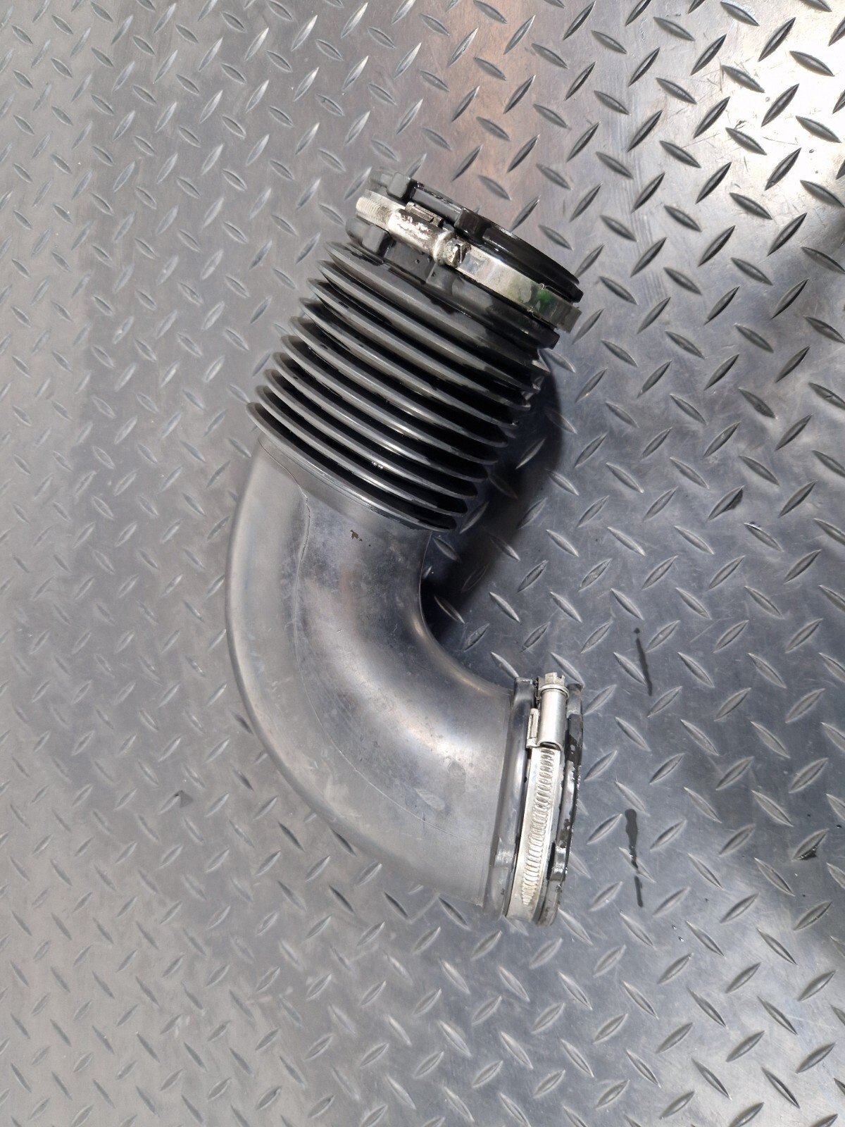 14-23 MERCEDES BENZ VITO W447 2.1d GENUINE AIR INTAKE PIPE 70548449