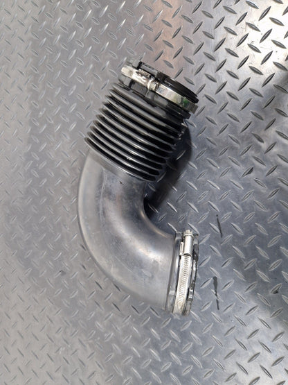 14-23 MERCEDES BENZ VITO W447 2.1d GENUINE AIR INTAKE PIPE 70548449