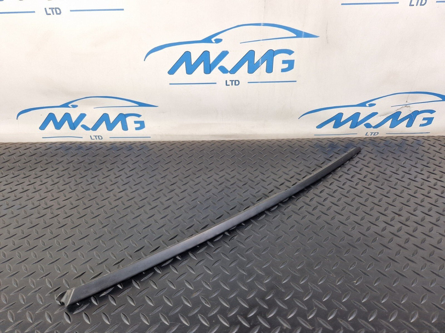 10-18 AUDI A7 4G S-LINE WINDSCREEN SIDE TRIM COVER MOULDING RIGHT 4G8854328
