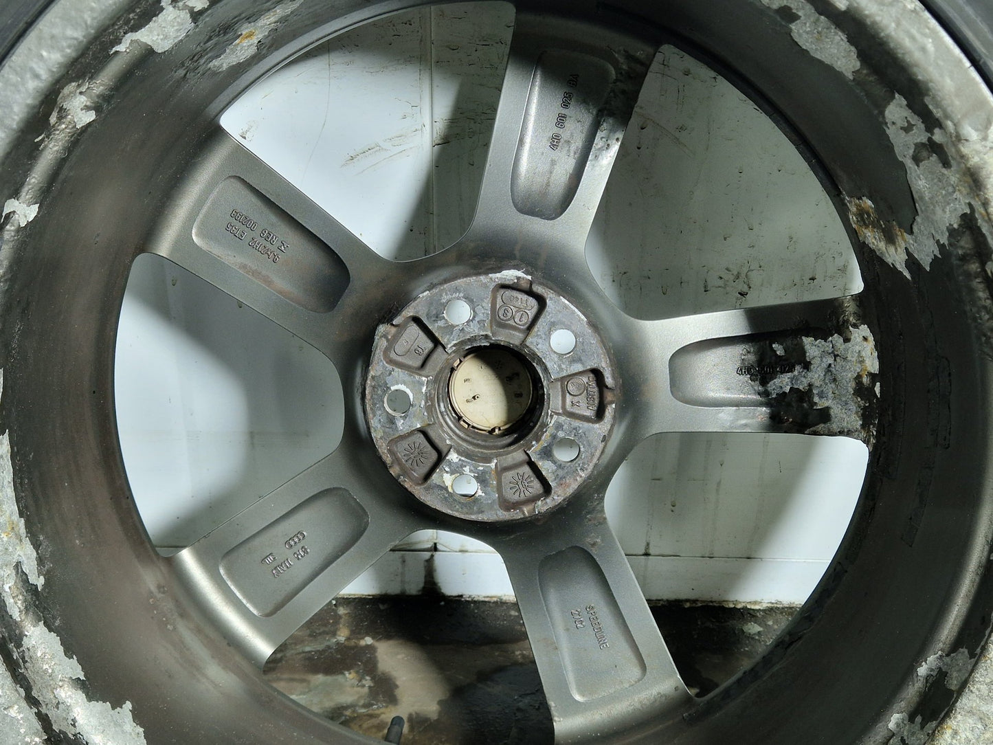 Audi A7 21" Alloy Wheel with Tyre 285/30/21 7mm 4H0601025AT