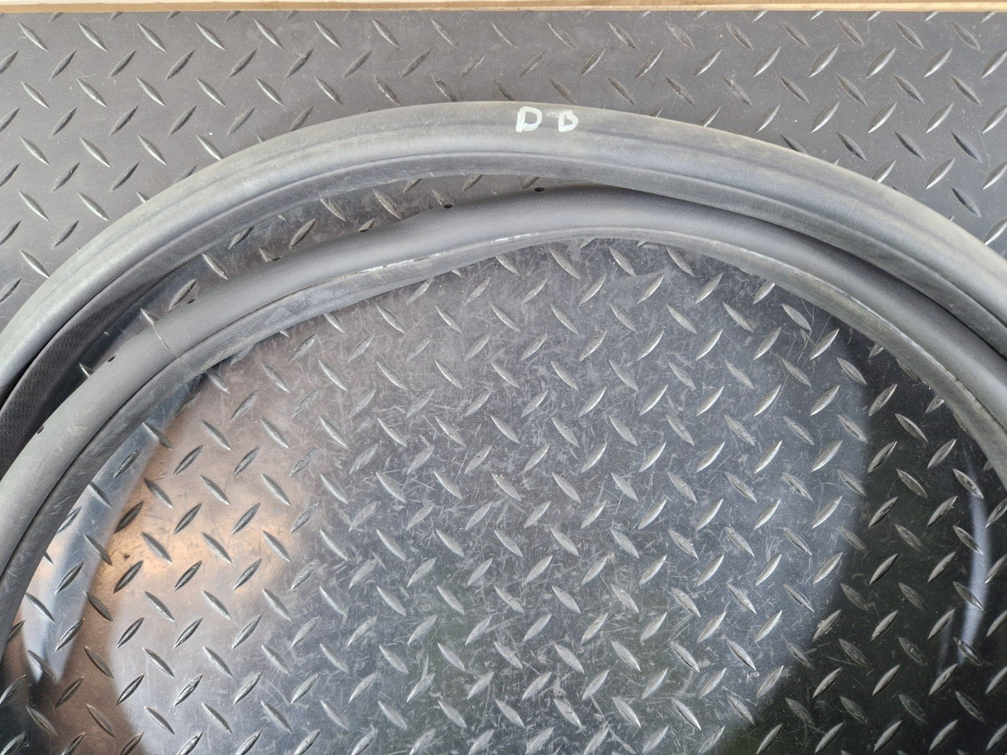 14-20 MERCEDES BENZ GLA X156 REAR DOOR RUBBER SEAL FITS LEFT & RIGHT A1566920176