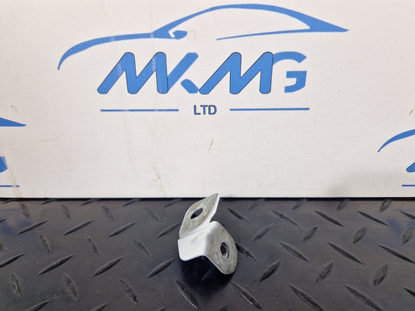 AUDI Unknown Part Type 8W0821470