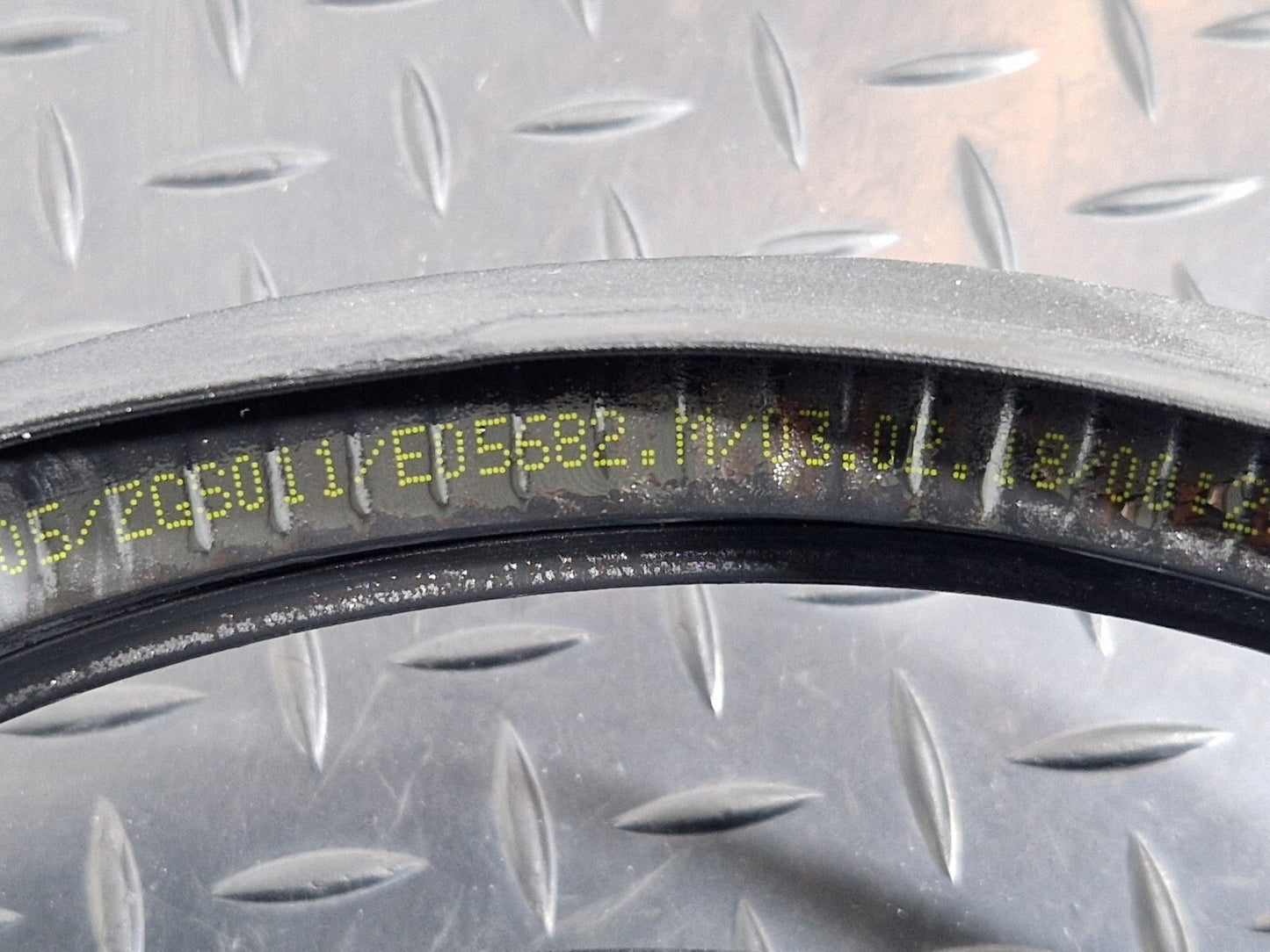 14-21 MERCEDES BENZ C200 W205 FRONT DOOR LEFT SIDE RUBBER SEAL A2056970051