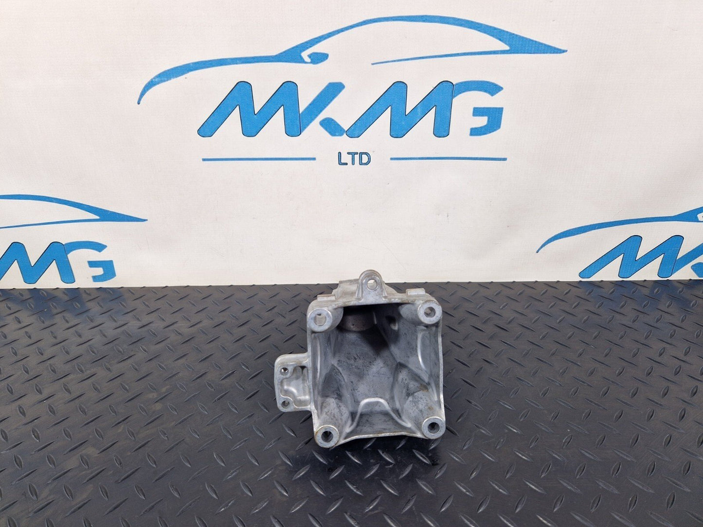 14-21 MERCEDES BENZ C200 W205 RIGHT ENGINE CARRIER MOUNT A2742231004