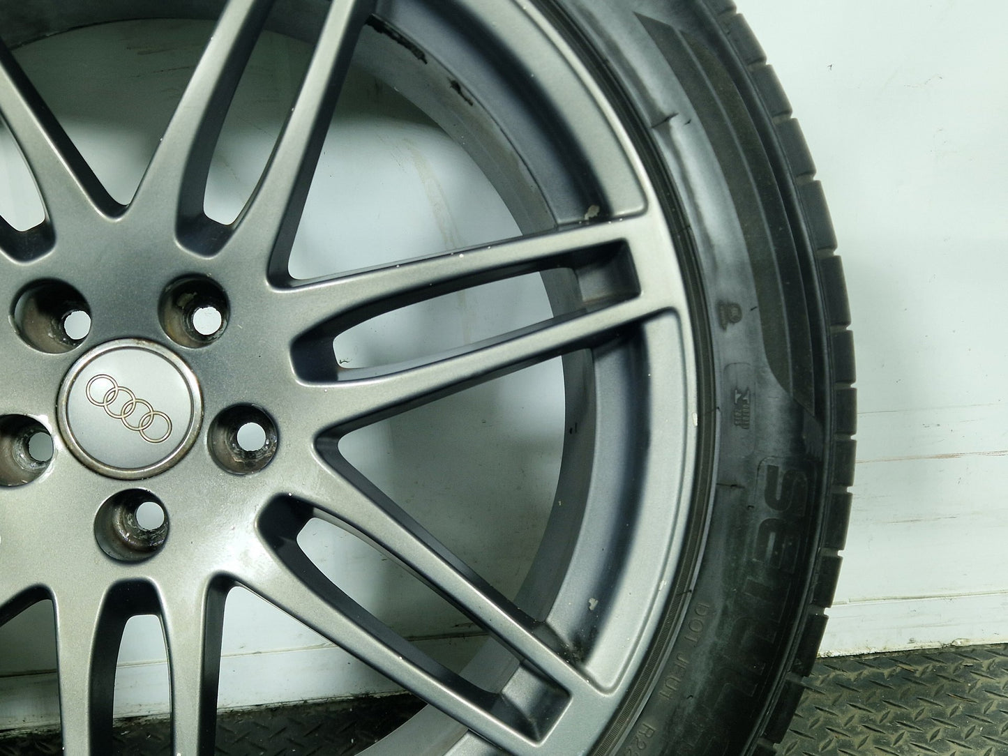 Audi Q5 20" Alloy Wheel with Tyre 4mm 255/45/20 8R0601025R