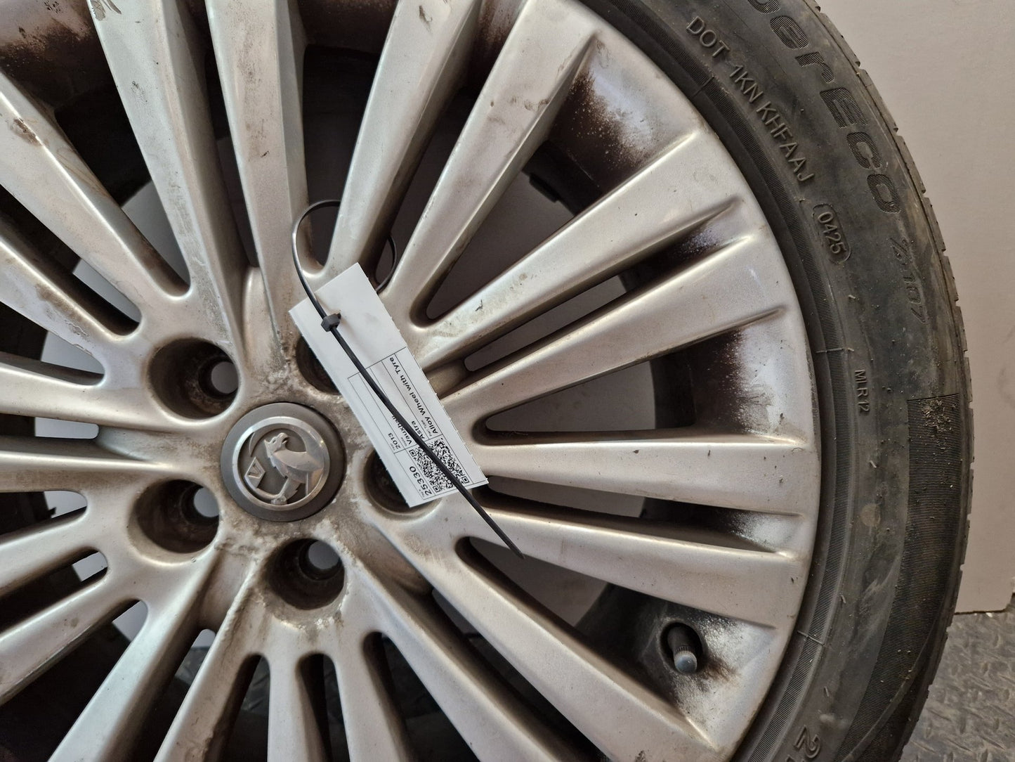 Vauxhall Astra MK6 (J) (A3400) 17" Alloy Wheel with Tyre 215/50/17 ~6mm