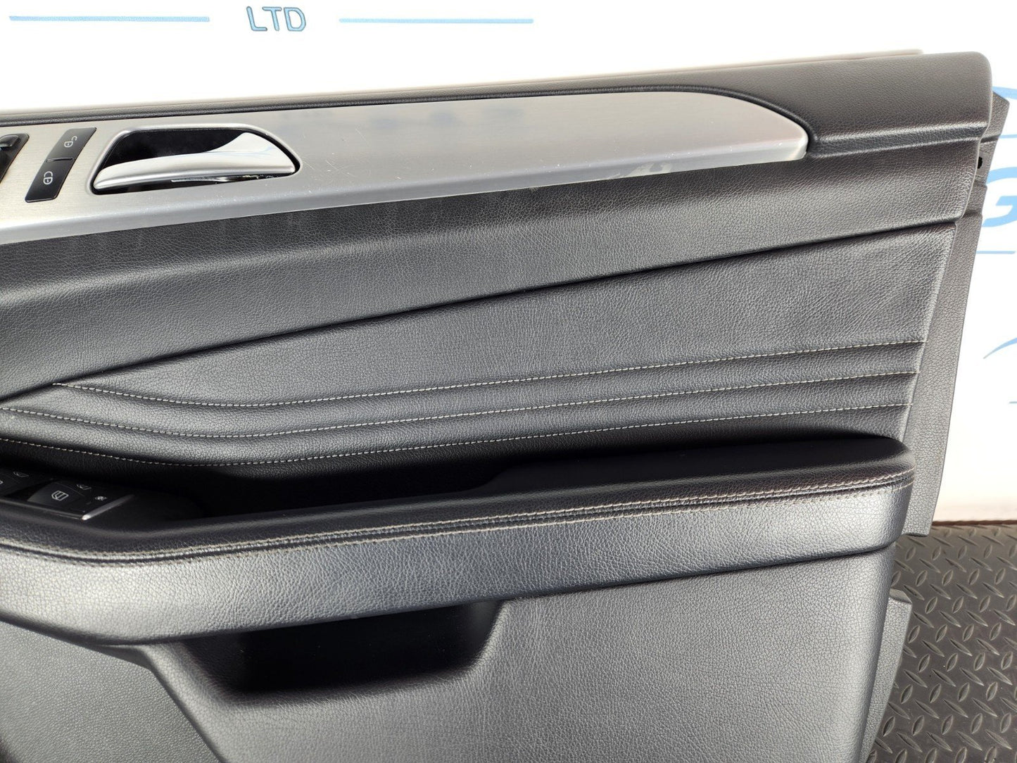 11-19 MERCEDES BENZ ML W166 OEM FRONT RIGHT O/S BLACK LEATHER DOOR CARD PANEL