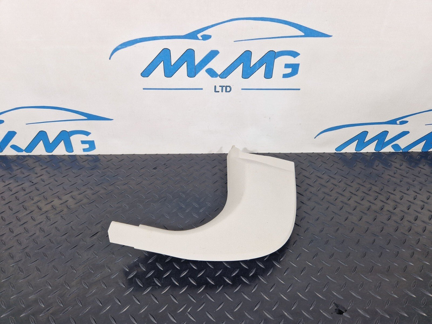 11-18 BMW 6 SERIES F06 RHD FRONT LEFT BOTTOM FOOT AREA TRIM COVER 7328015