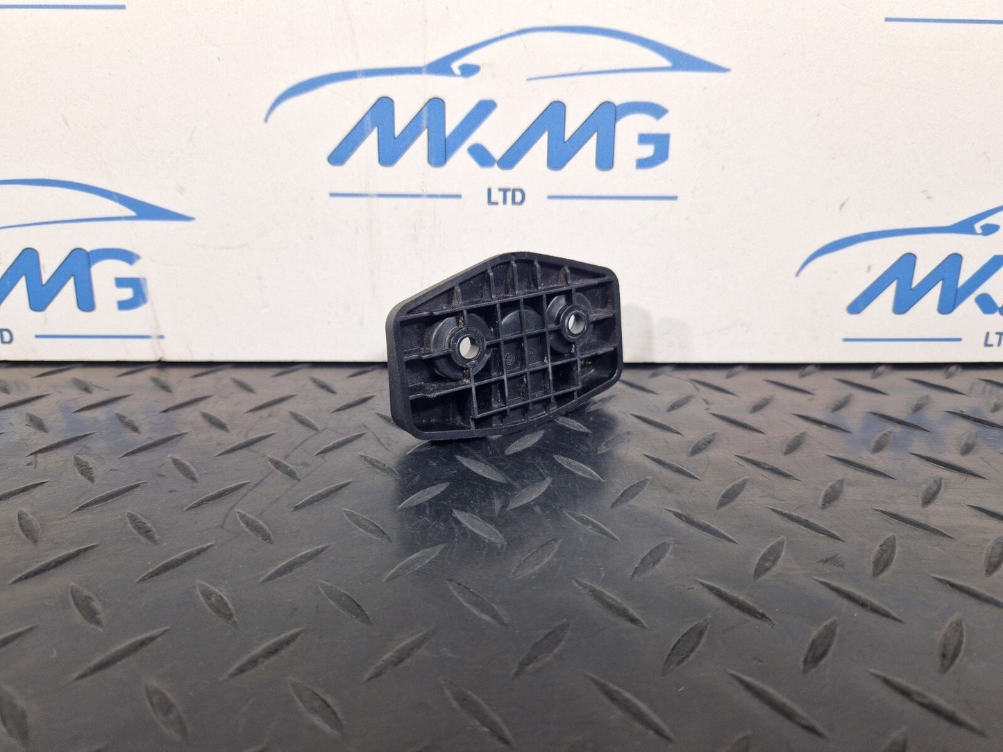 14-23 MERCEDES BENZ VITO W447 OEM TAILGATE WDGE BUTTON STOPPER A4477660162