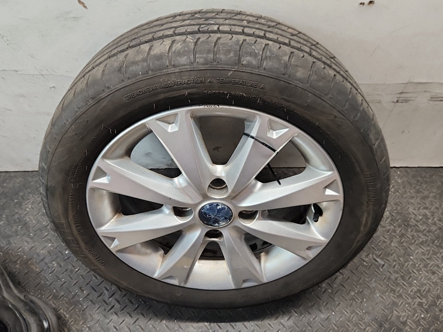 2009 Ford Fiesta MK7 (B299) 15" Alloy Wheel with Tyre 195/50/15 ~5mm 8V211007GA