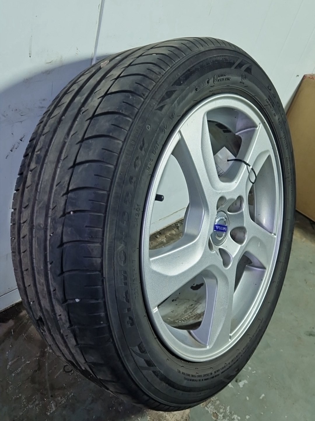 Volvo V70 MK3 17" Alloy Wheel with Tyre 225/50/17 6mm