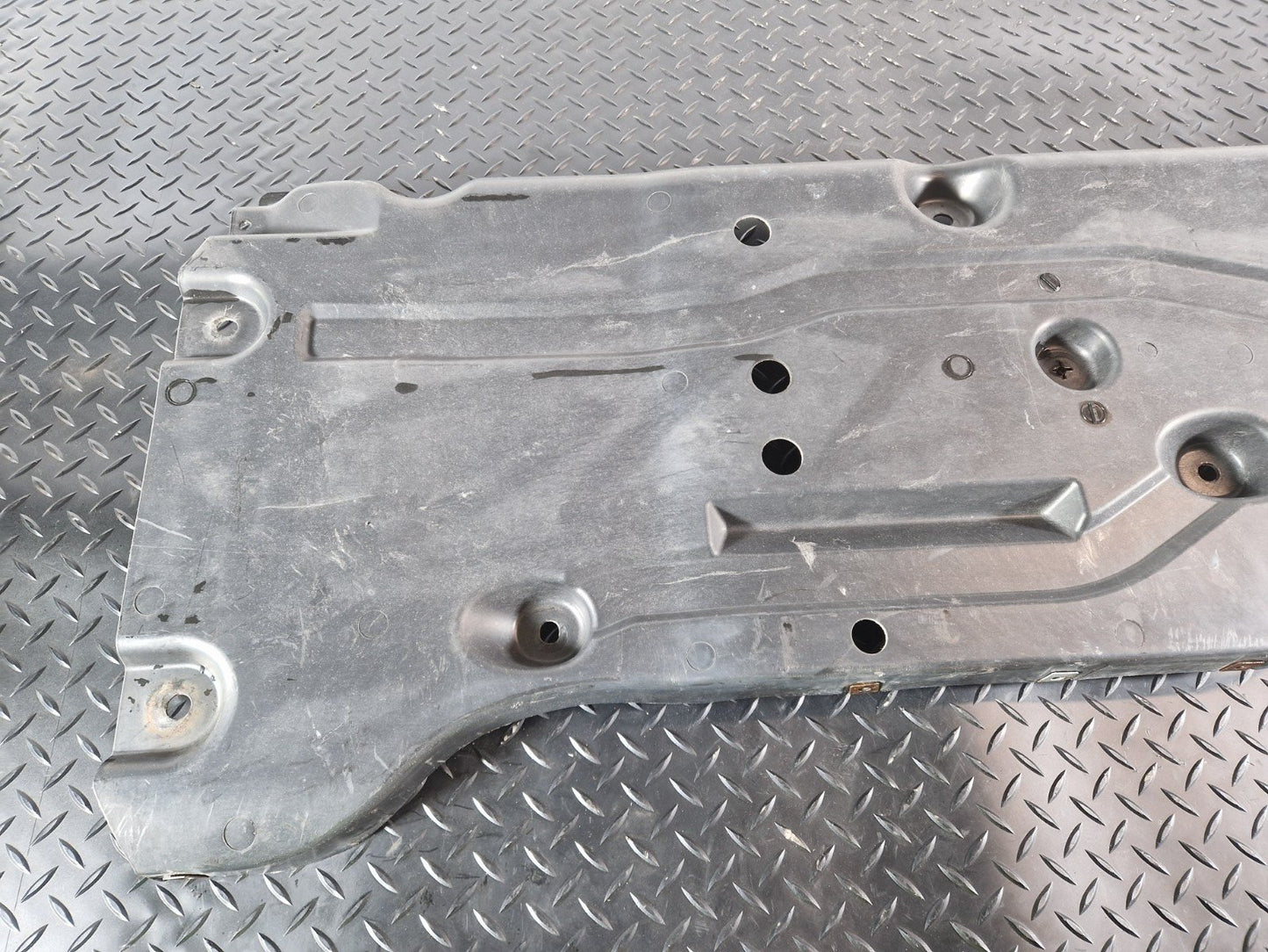 11-19 MERCEDES BENZ ML W166 OEM RIGHT SIDE UNDERBODY COVER A1666805101