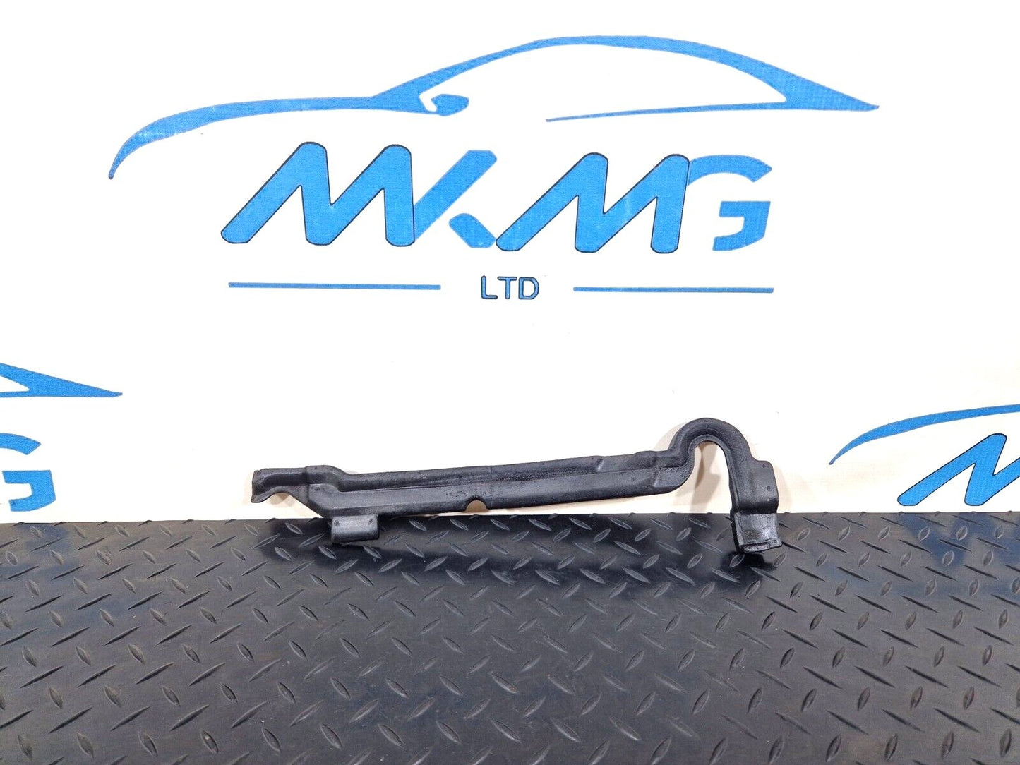 10-18 AUDI A7 4G S-LINE OEM FRONT LEFT WING SEAL 4G8823731
