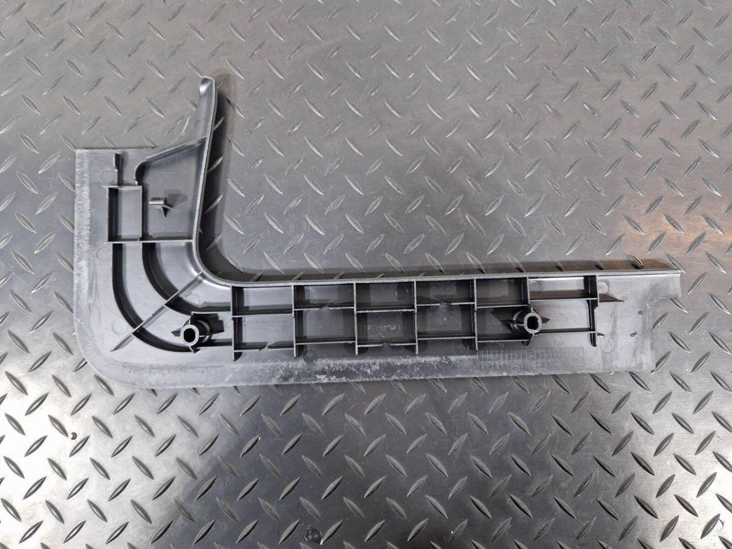 18-ON MERCEDES BENZ SPRINTER W907 BATTERY PLASTIC TOP COVER LEFT N/S A9106863000