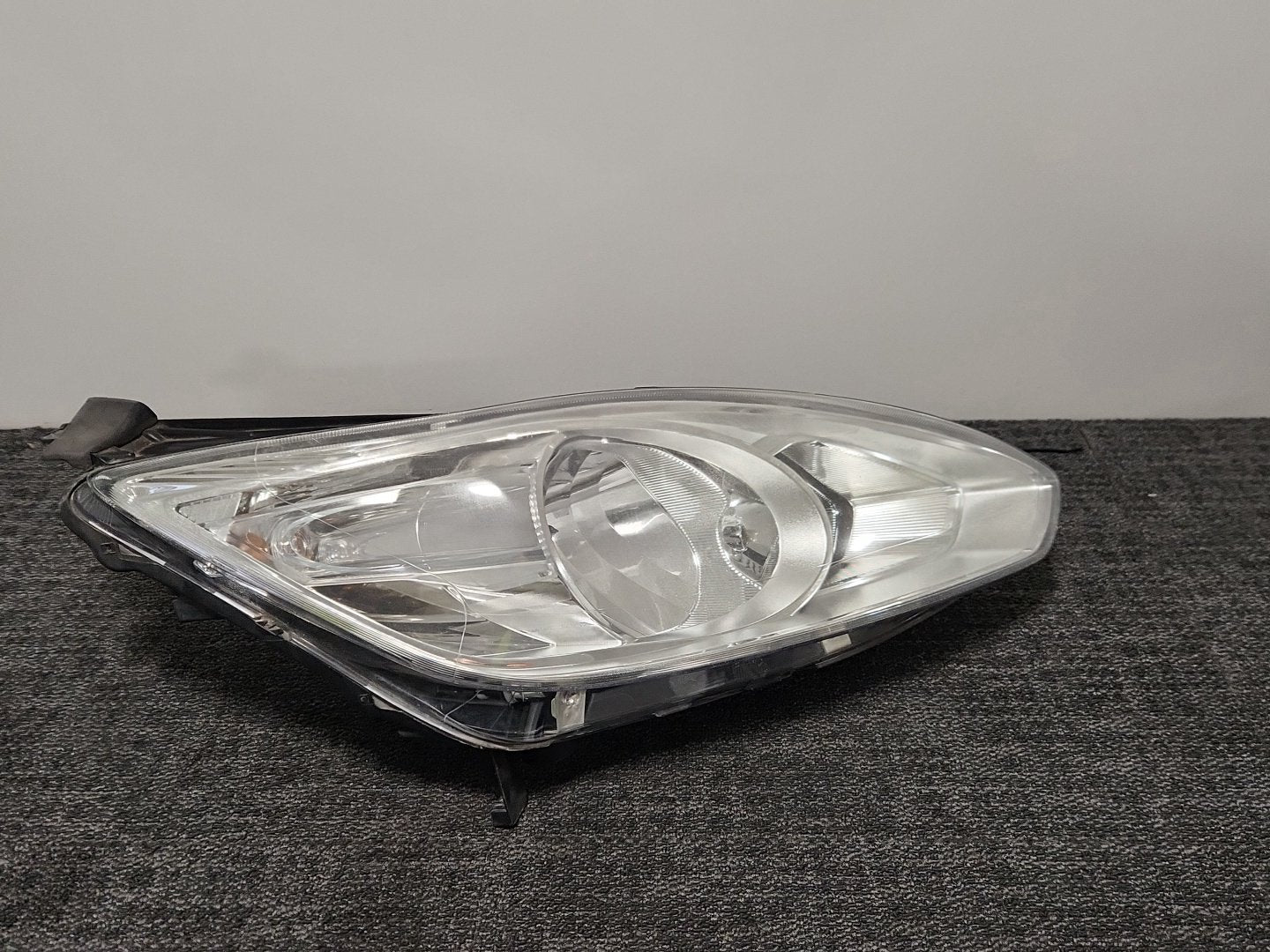 Ford Grand C-Max MK2 (C344) MPV Front Right O/S Driver Headlight AM5113W029BF