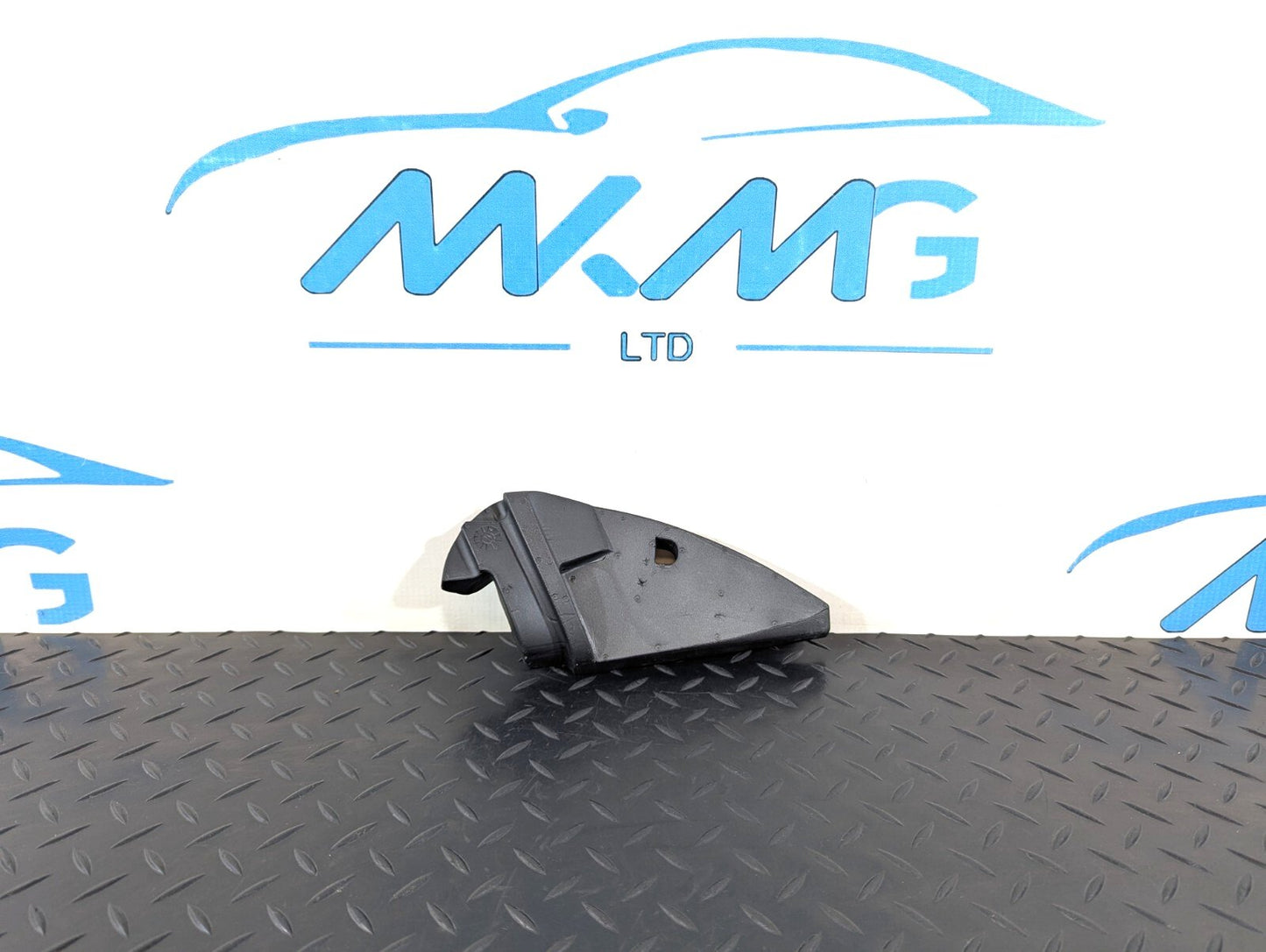 16-22 BMW X1 F48 FRONT RIGHT SIDE DOOR WINDOW FRAME TRIM CORNER FOAM 31900346