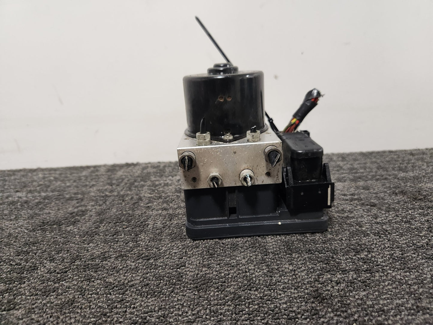 Volvo V50 MK2 FL (MW) 2.0L Diesel Genuine ABS Pump Control Module 8N51-2C405-AB
