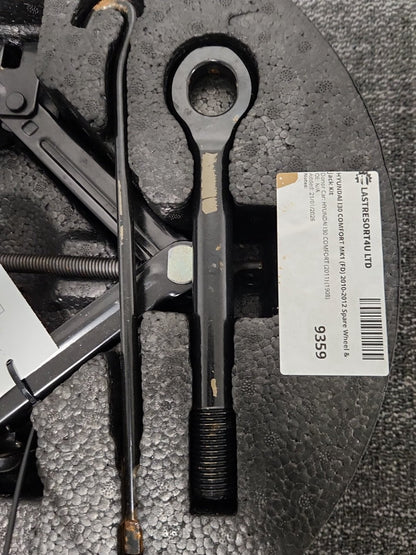 Hyundai i30 MK1 (FD) Estate Genuine Jack Tool Kit & Foam Holder
