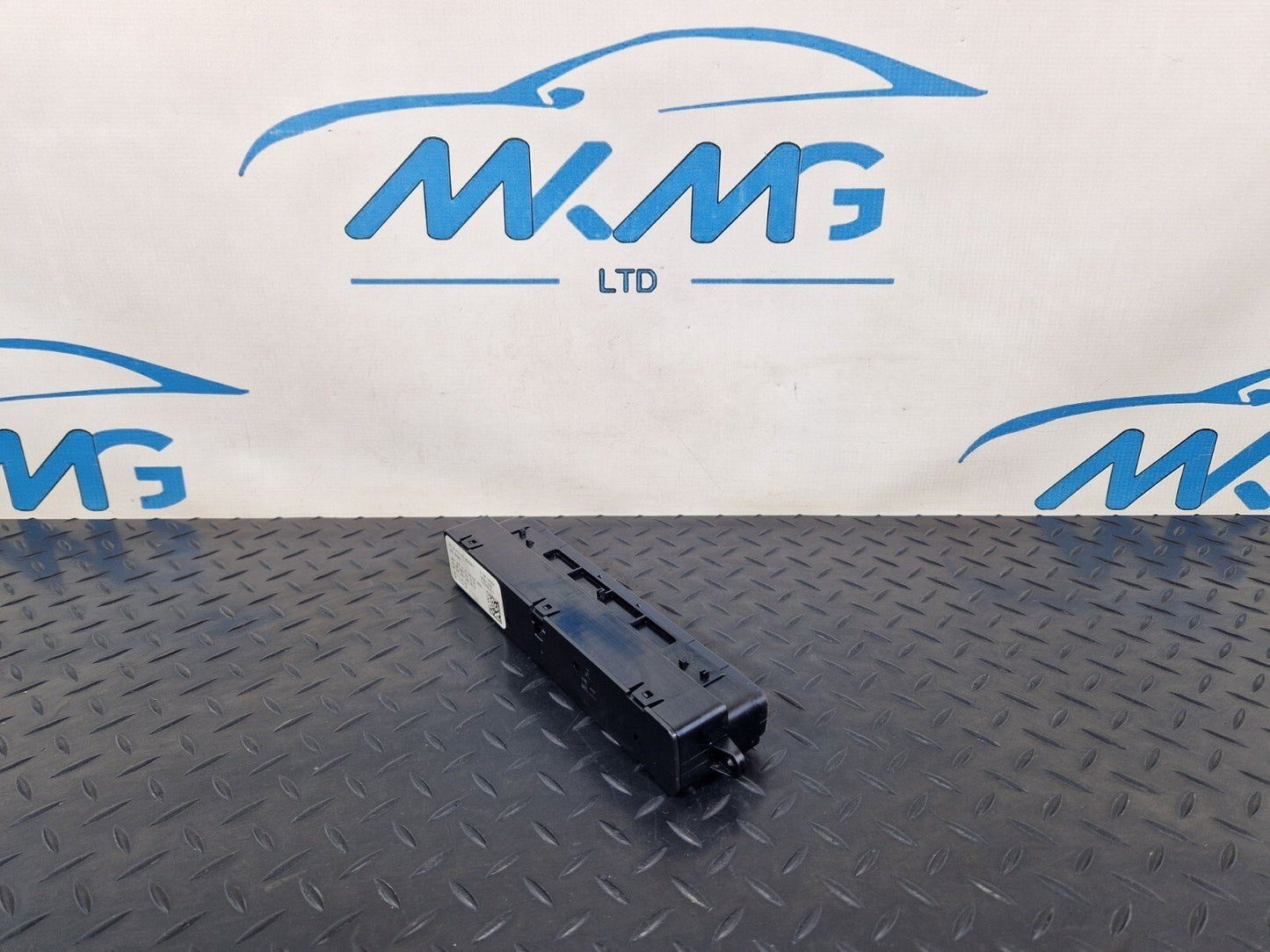 18-ON MERCEDES SPRINTER W907 W910 OEM RADIO CONTROL SWITCH PANEL A9079002203